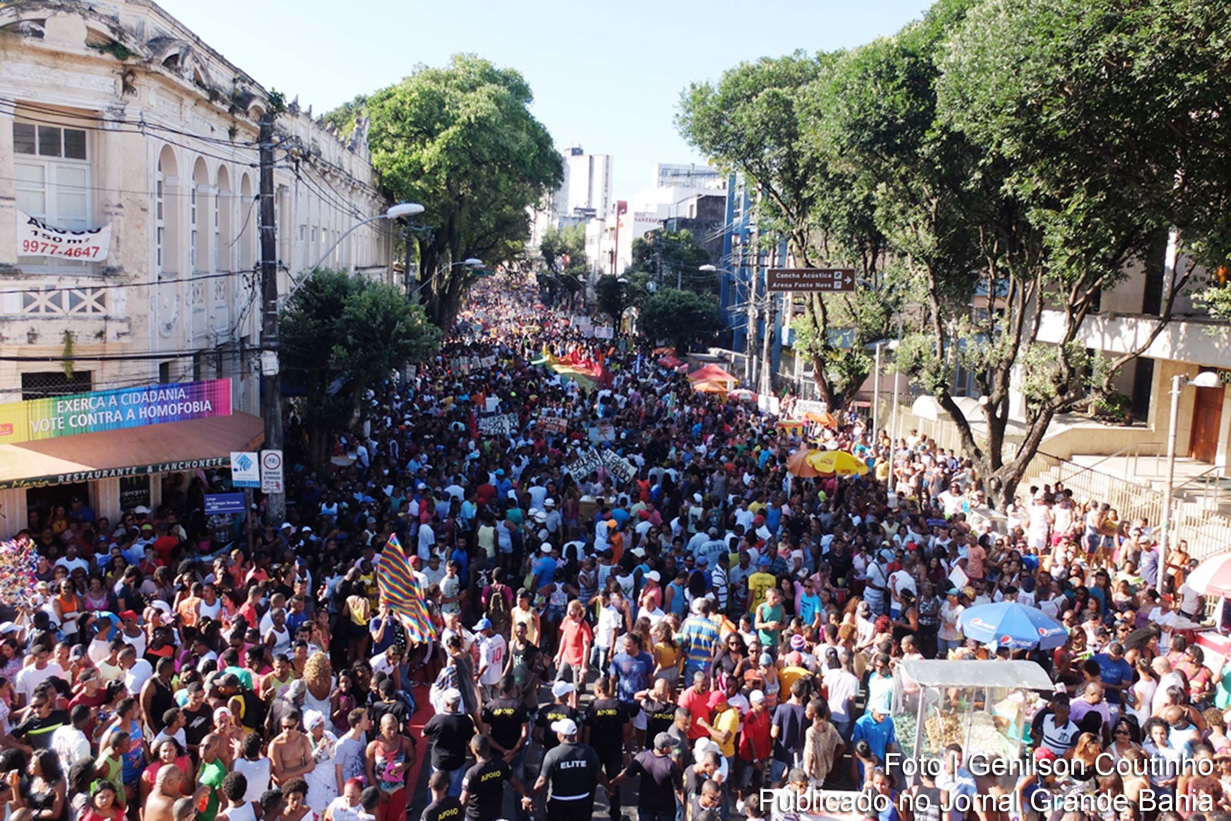 17ª Parada do Orgulho LGBT da Bahia traz como tema o 'Abraço à Diversidade'.