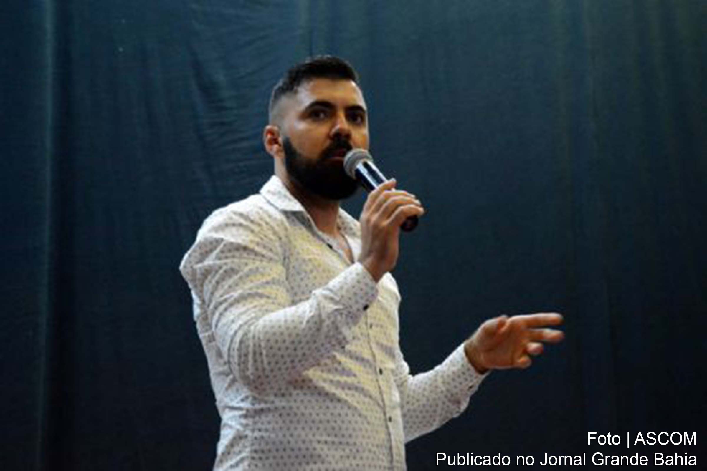 Ânderson Reis, doutorando de Enfermagem e Saúde da UFBA, aborda o tema ‘Desvendando as letrinhas, o que/quem são LGBTQ+’.