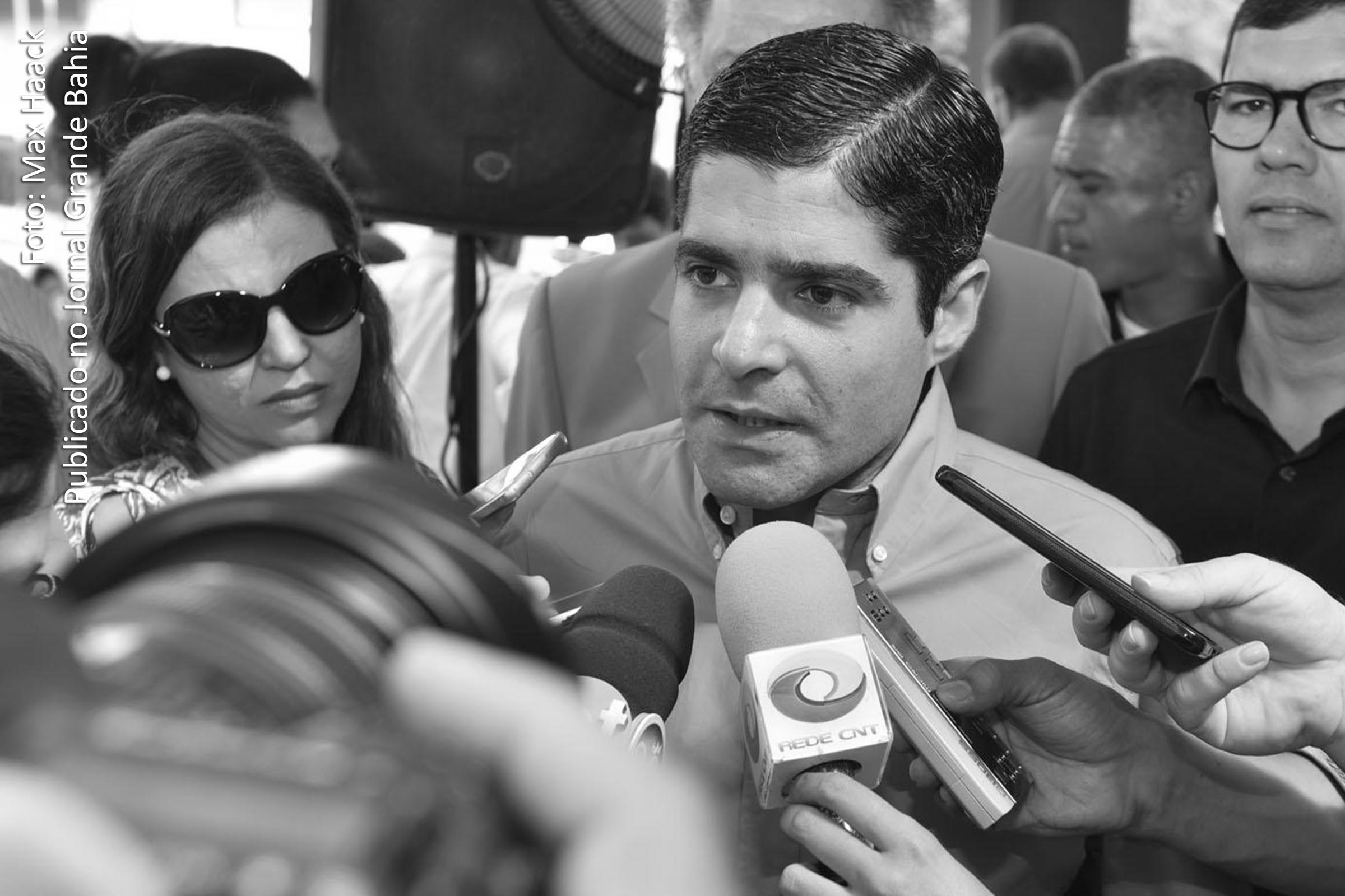 ACM Neto é acusado de instrumentalizar financeiramente, com recursos públicos, ataques ao Governo da Bahia.