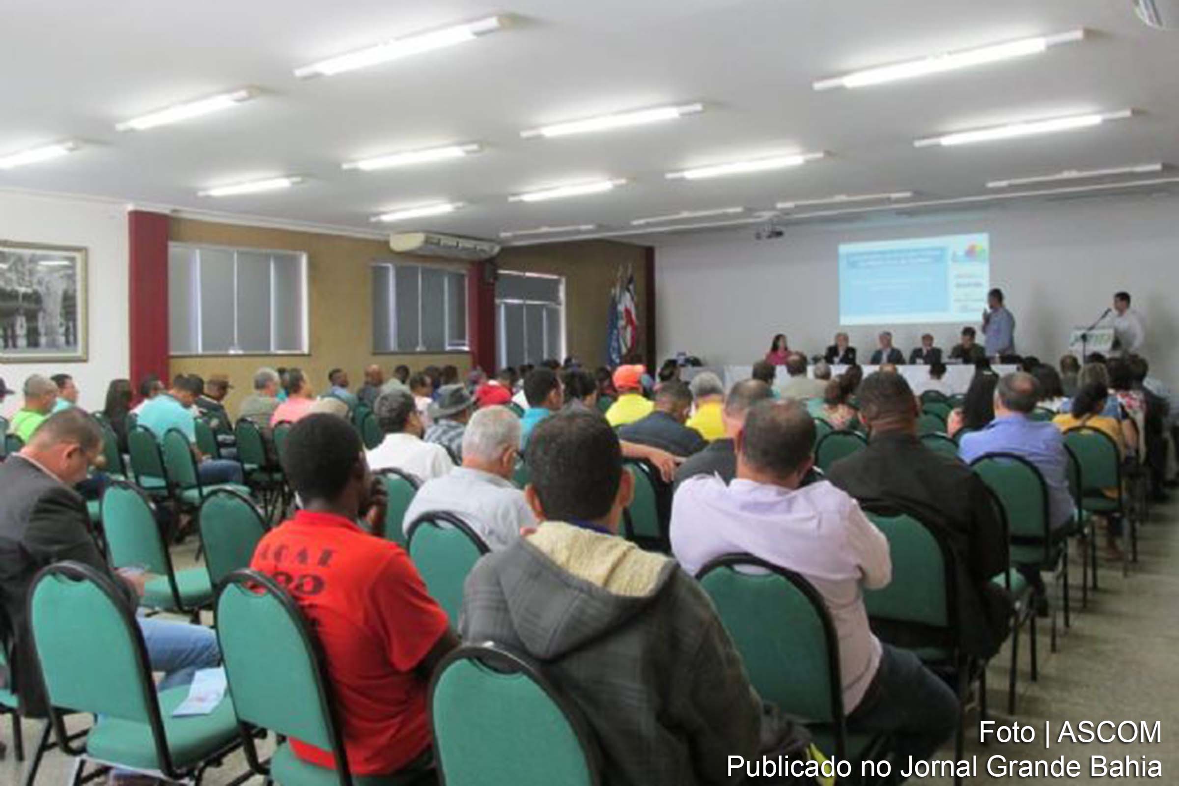 Audiência pública discute Plano Municipal de Saneamento Básico.
