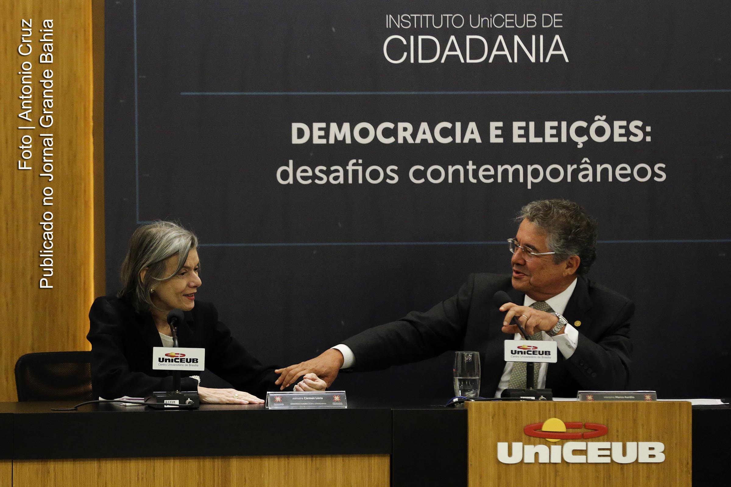 A presidente do Supremo Tribunal Federal (STF), Cármen Lúcia, e o ministro do STF Marco Aurélio Mello durante abertura do seminário Democracia e eleições: desafios contemporâneos, no UniCEUB – Centro Universitário de Brasília.