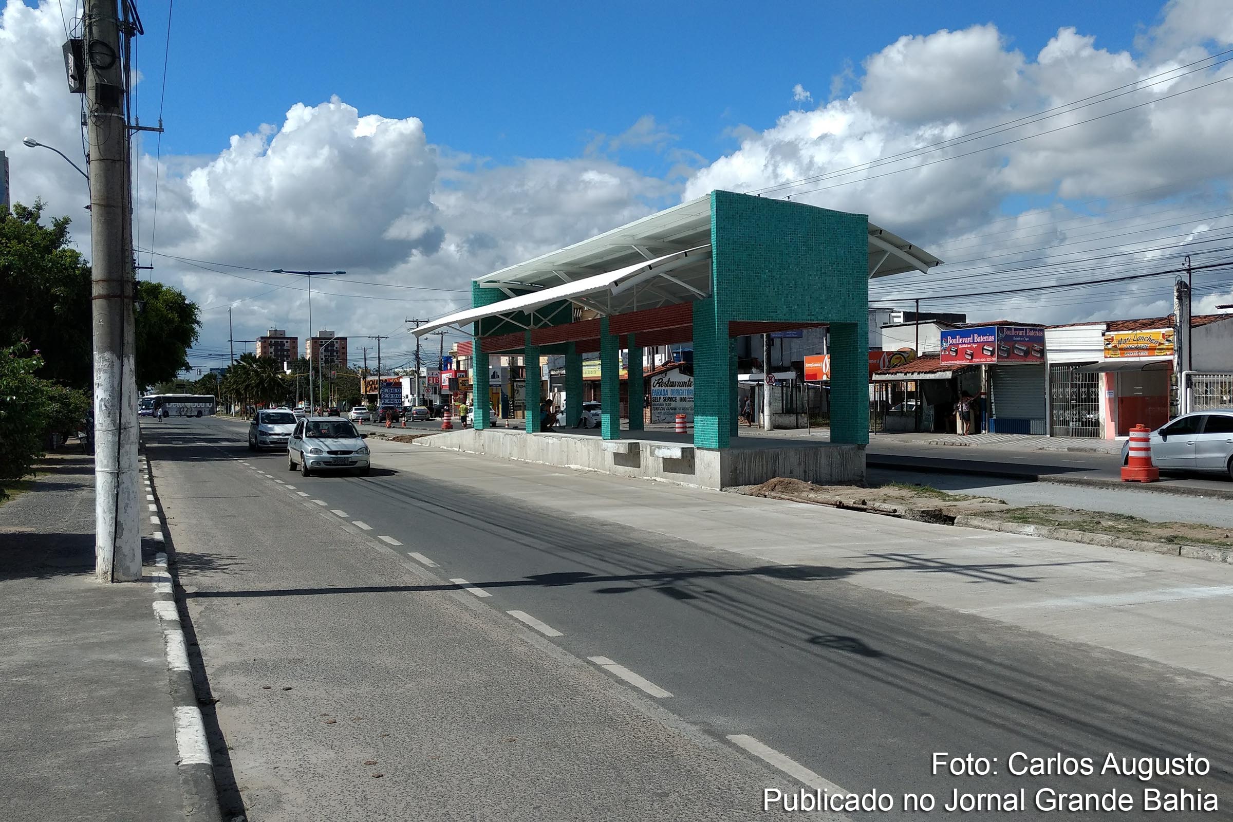 Estação de transbordo do Sistema de Transporte Público Rápido de Feira de Santana (BRT de Feira de Santana), situada na Avenida João Durval Carneiro.