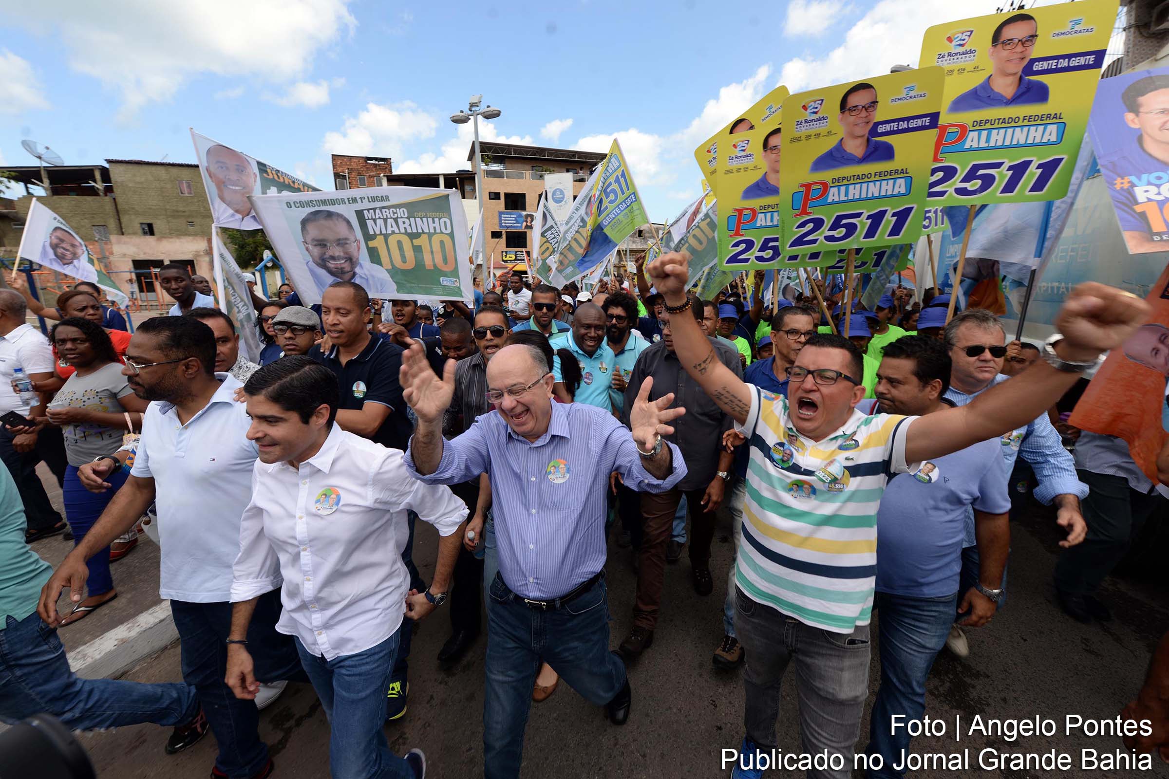 Eleições 2018: José Ronaldo e ACM Neto são recebidos no subúrbio de Periperi, em Salvador