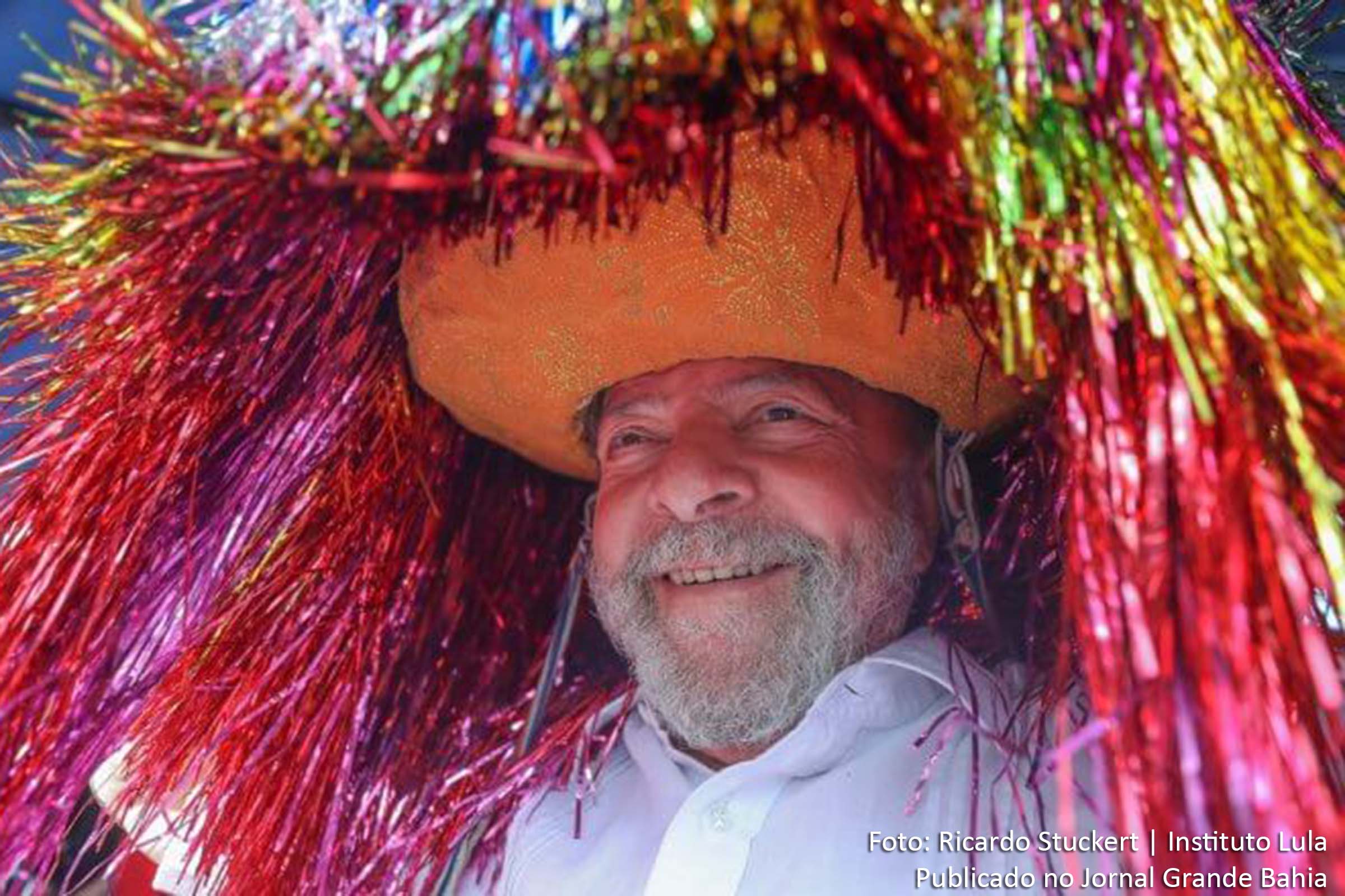 Lula promete retomar política de valorização do salário mínimo.
