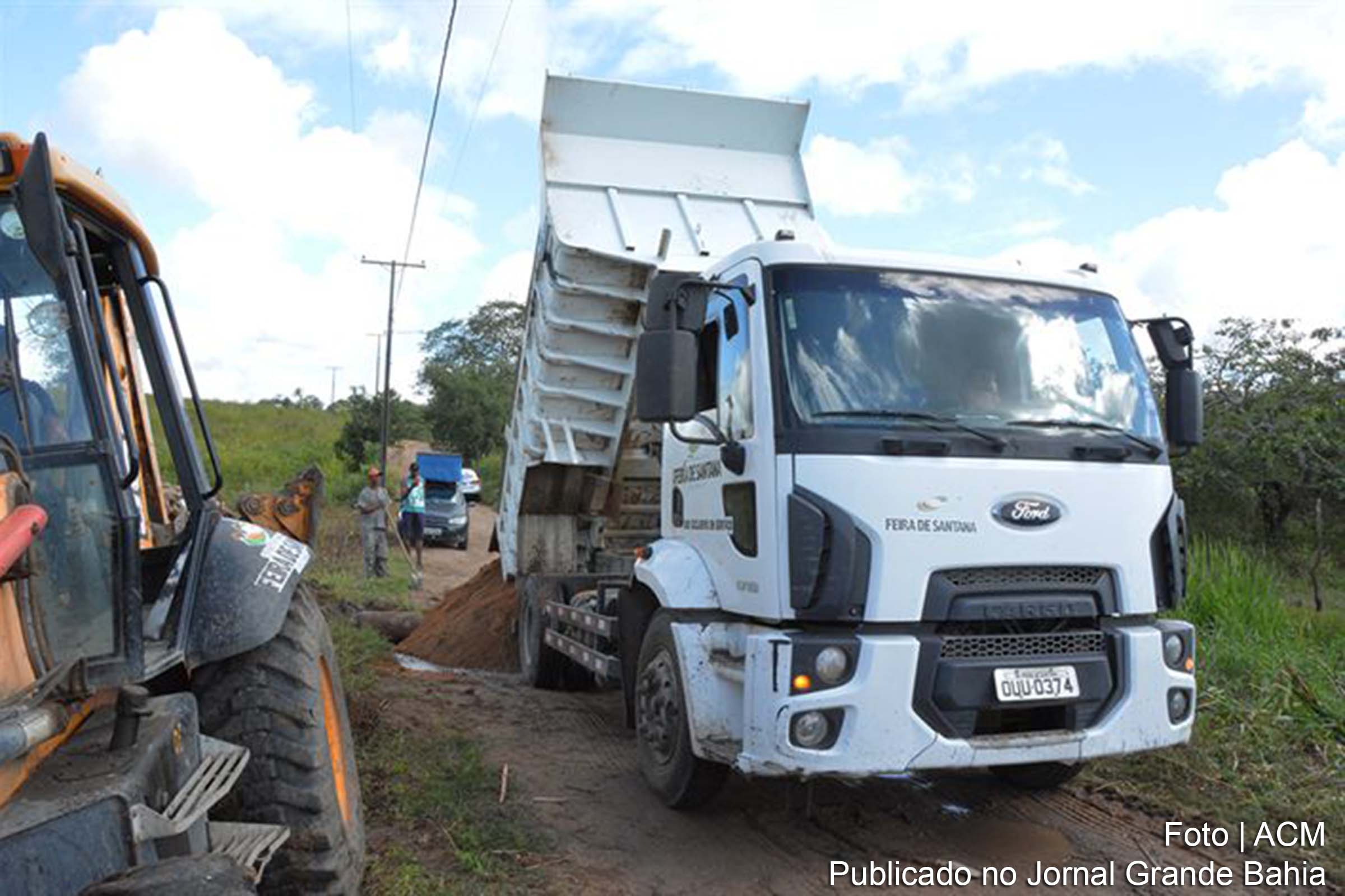 Início das obras de desobstrução da estrada que liga o Bairro Campo do Gado Novo à Fazenda Umbuzeiro.