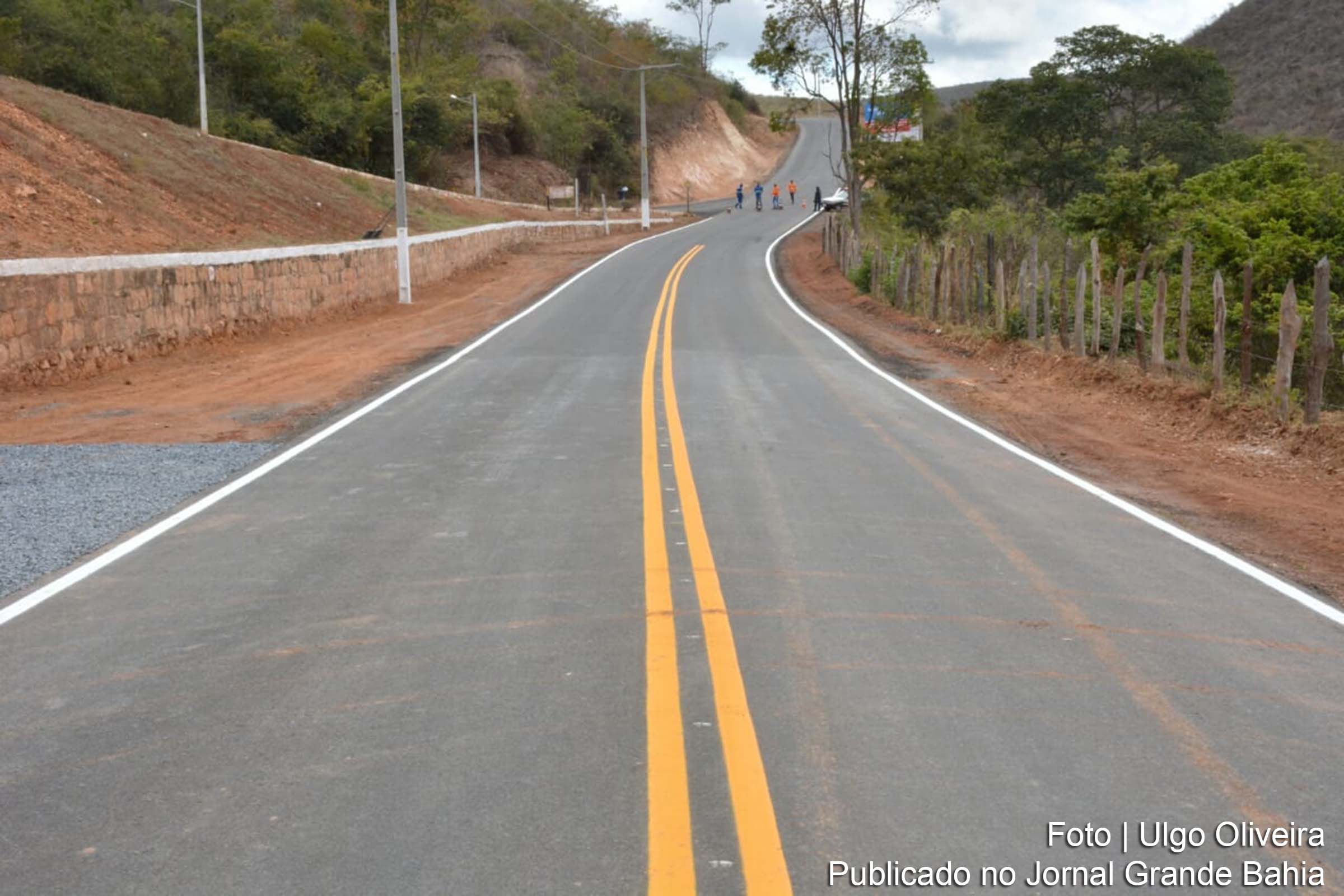 Obras de pavimentação são realizadas em rodovias localizadas na região da Chapada Diamantina.