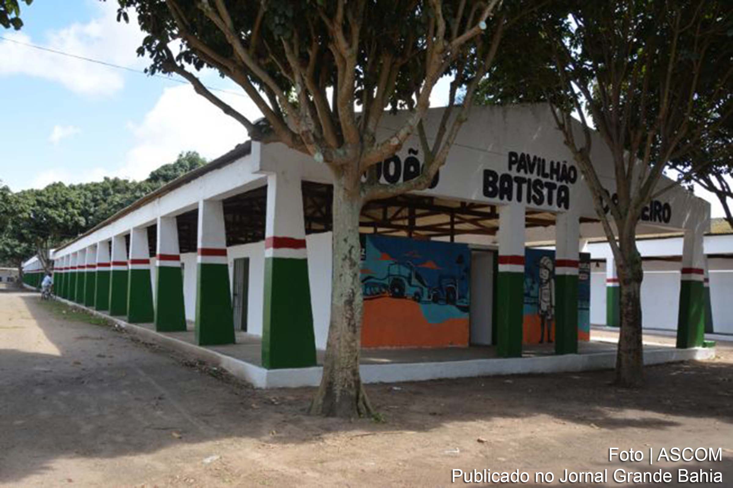 Pavilhão localizado no Parque de Exposições João Martins da Silva.