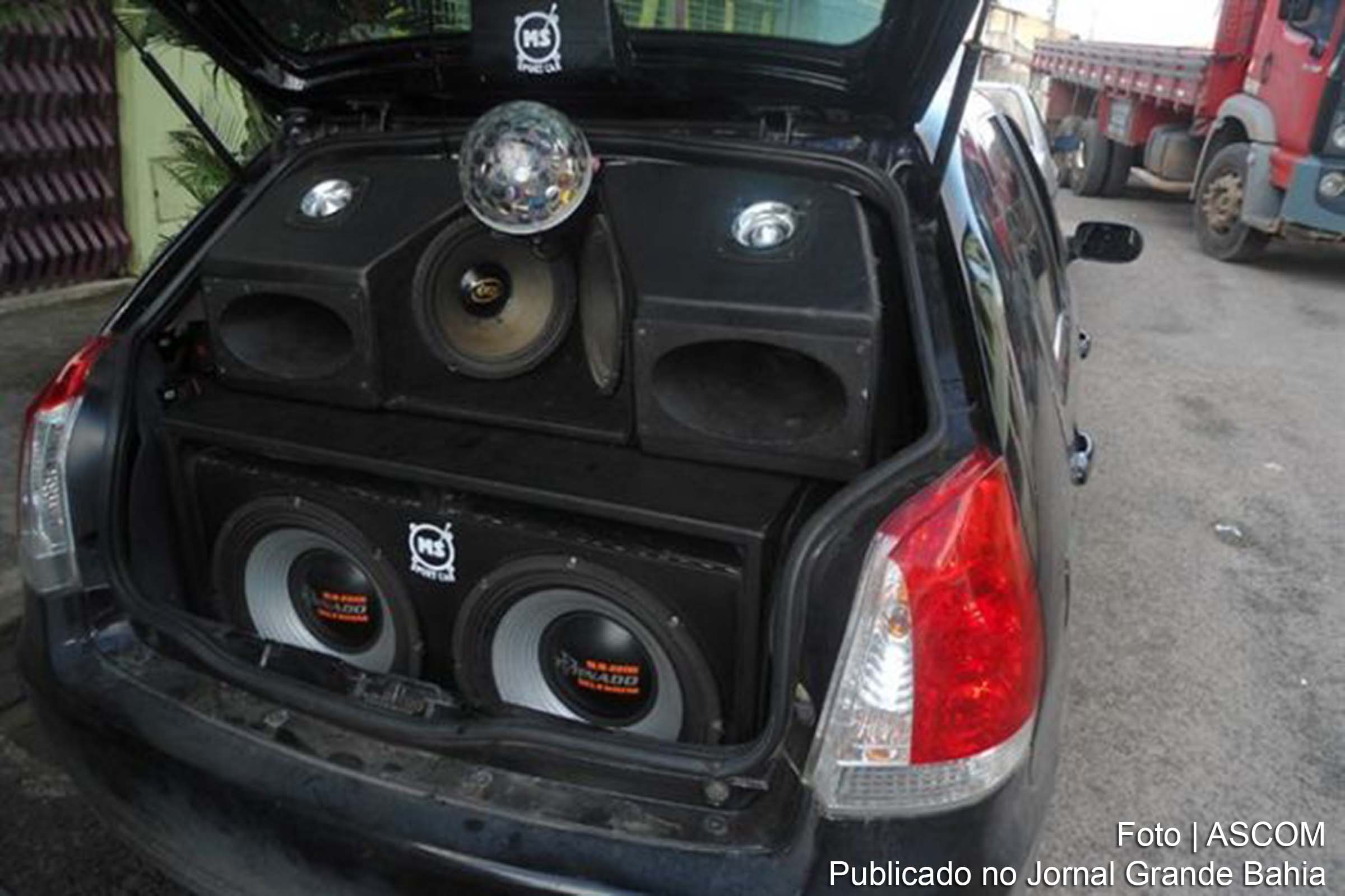 Operações do projeto Feira Quer Silêncio resultam em dez notificações e oito apreensões de aparelhos sonoros.