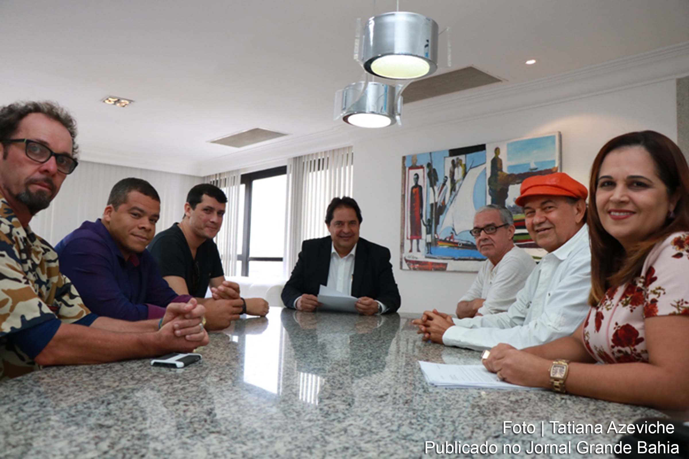 Forrozeiros em reunião com o secretário José Alves para discutir o reconhecimento do forró como patrimônio imaterial.