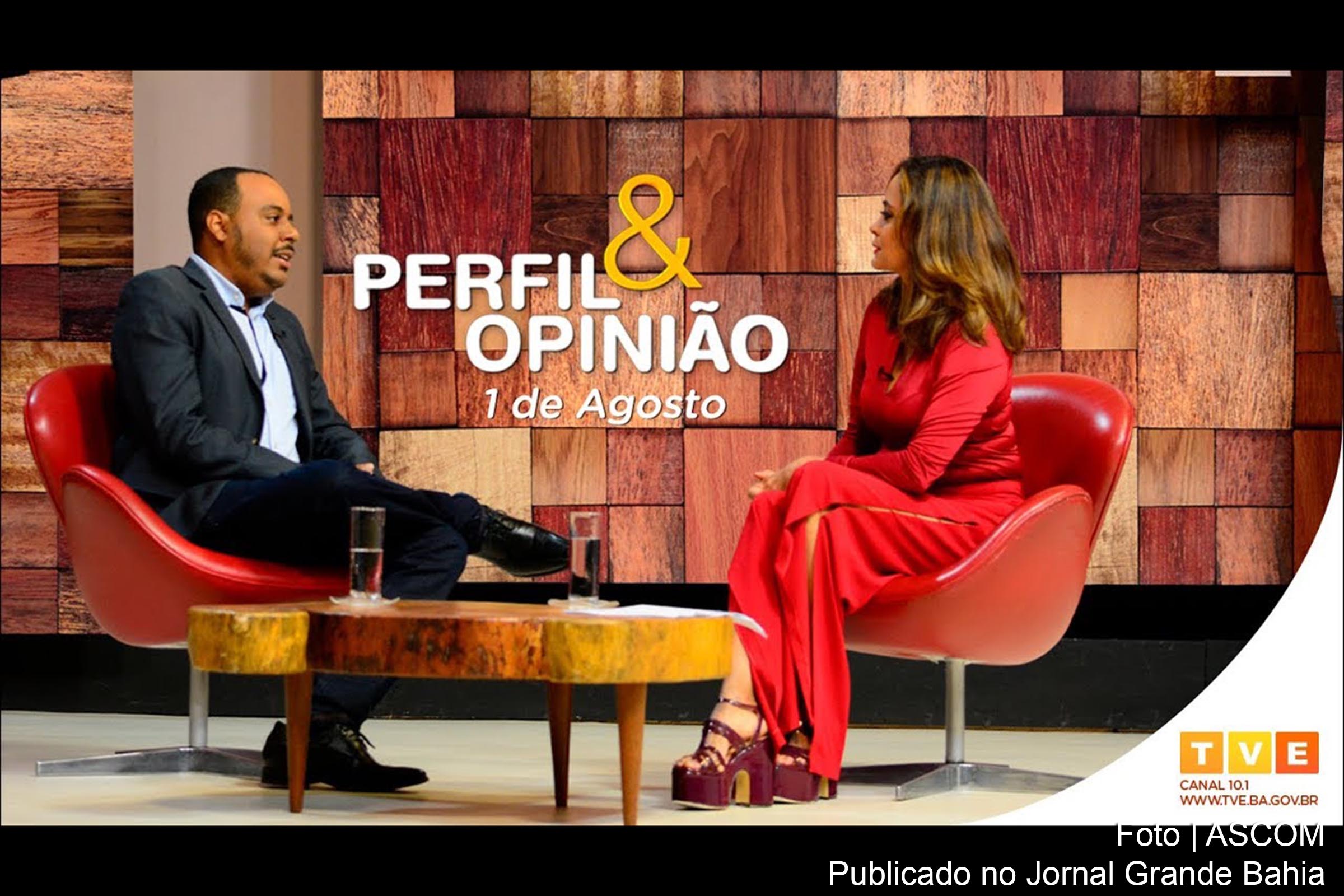 Denny Fingergut apresenta o programa Perfil e Opinião, na TV Educativa da Bahia.
