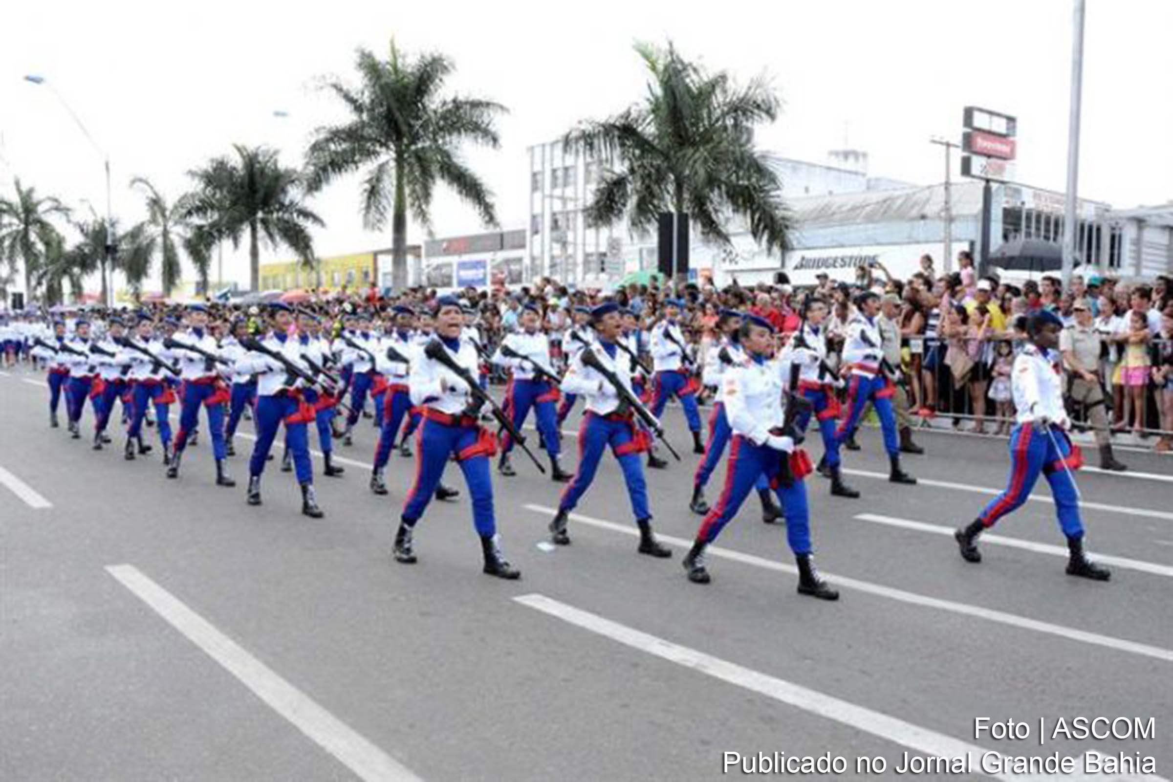 Estudantes do Colégio Militar Diva Portela participam do Desfile Cívico de 7 de Setembro em Feira de Santana.