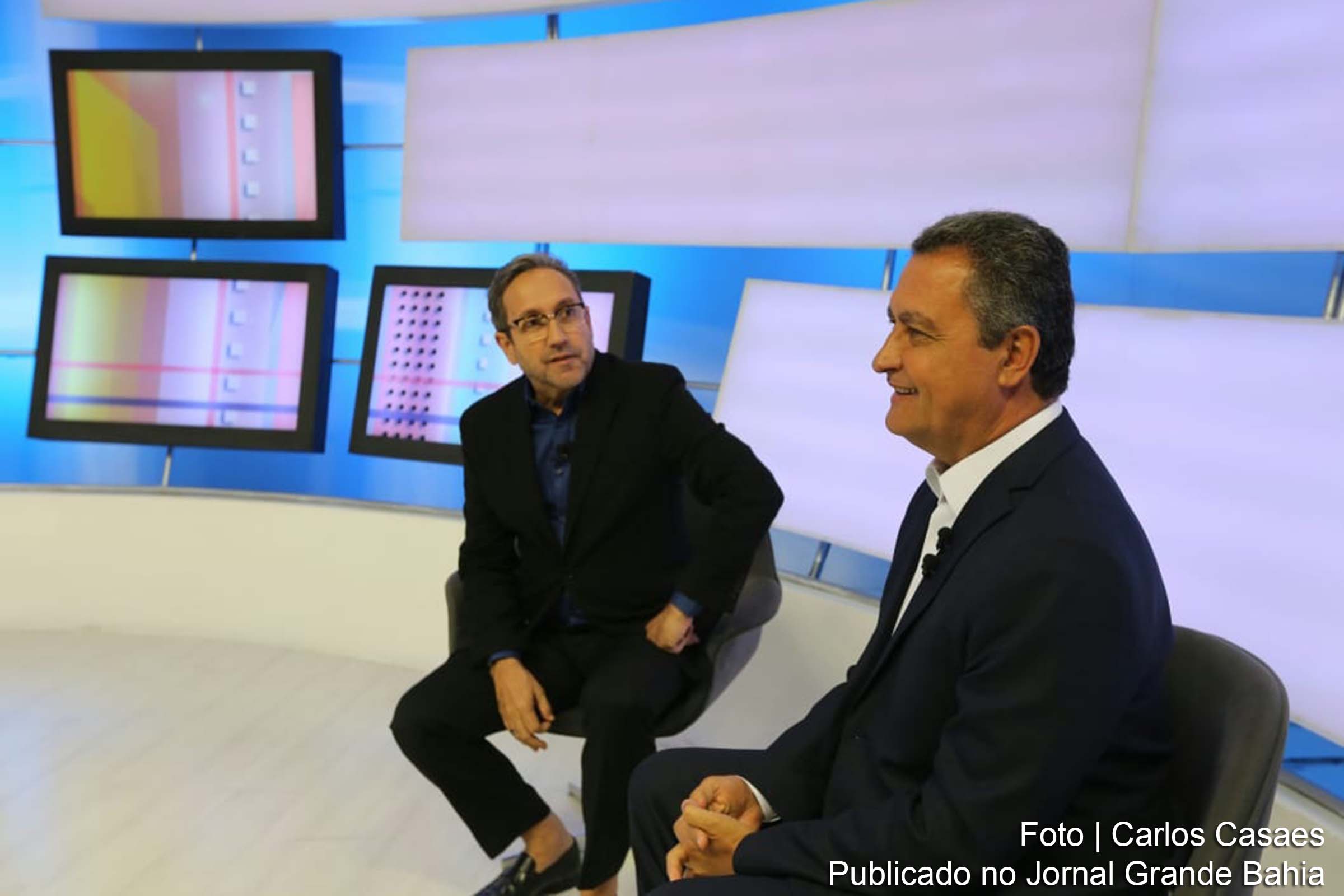 Governador Rui Costa concede entrevista no programa Que Venha o Povo, ancorado pelo jornalista Casemiro Neto.