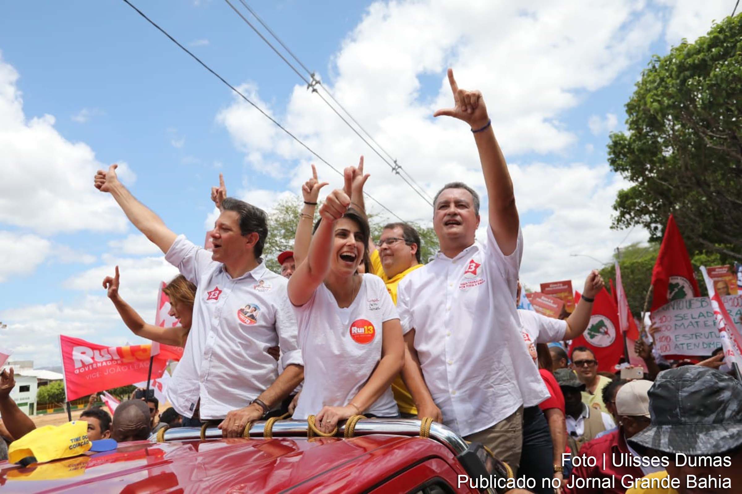 Os candidatos à Presidência e vice-presidência da República, Fernando Haddad, Manuela D’ávila, retornam ao estado da Bahia acompanhados de Rui Costa.
