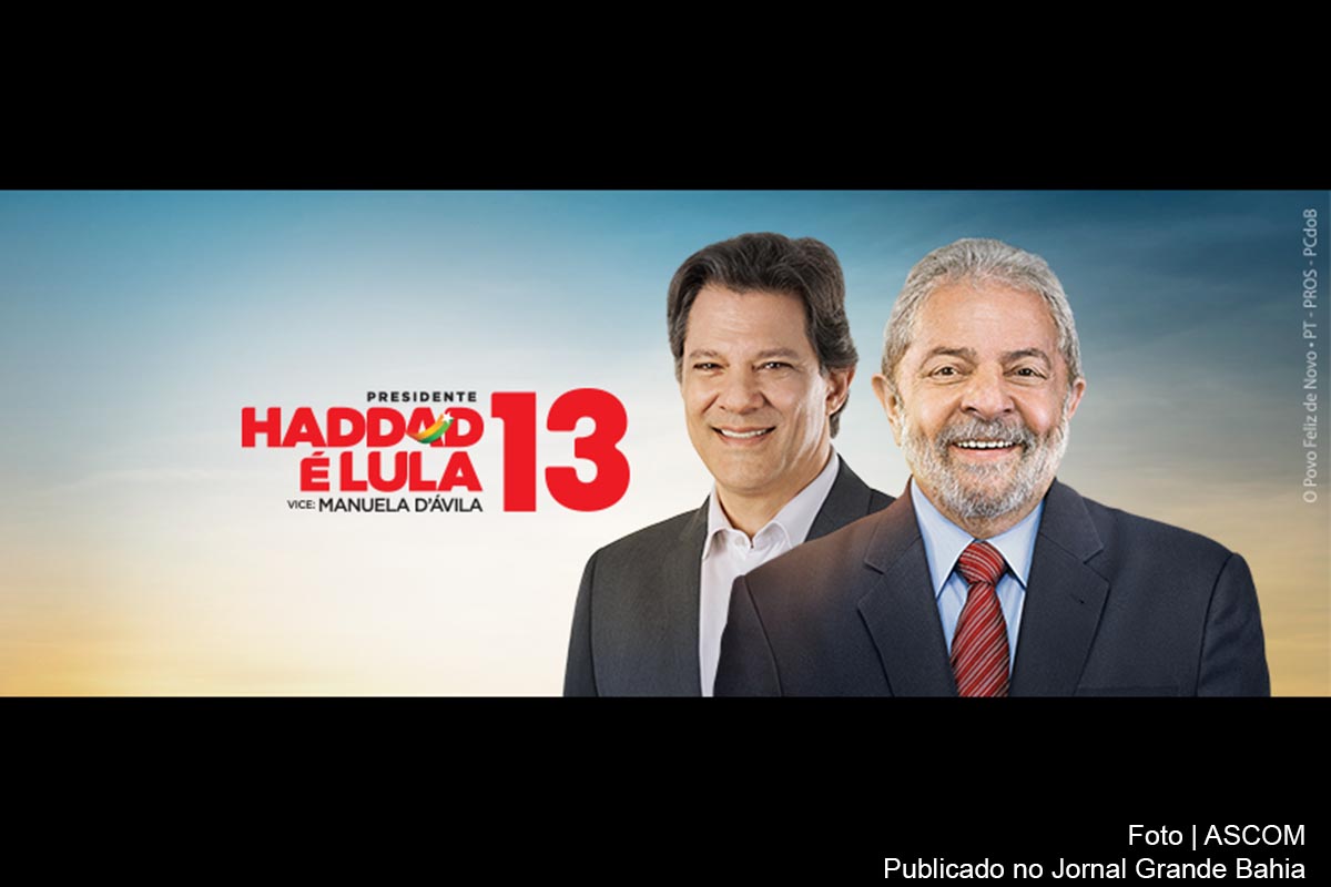Cartaz de Fernando Haddad como candidato à presidência da República pelo PT, destaca apoio do ex-presidente Lula.