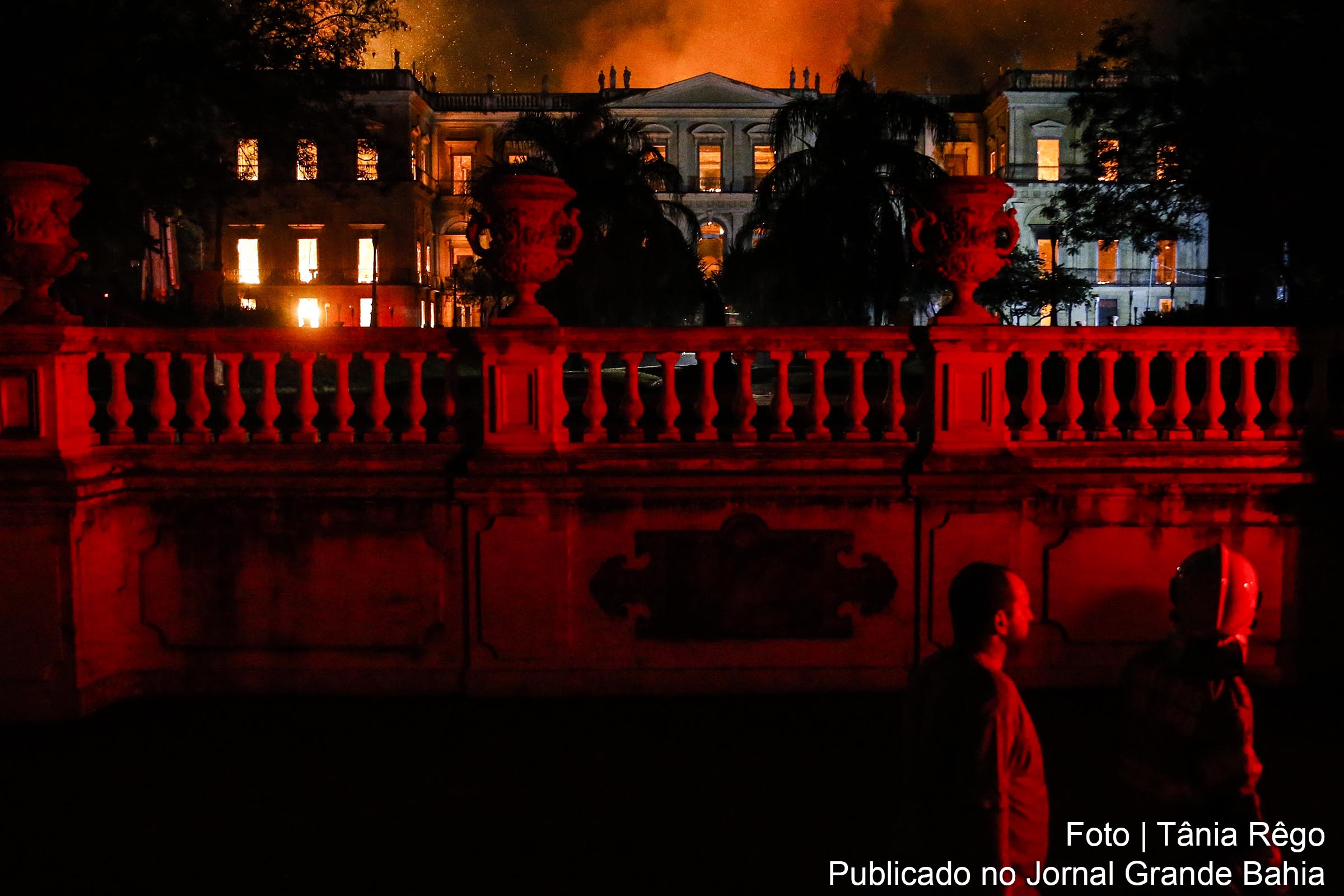 Incêndio destrói Museu Nacional no Rio de Janeiro; “são 200 anos de história que se foram”, disse diretor-adjunto da instituição