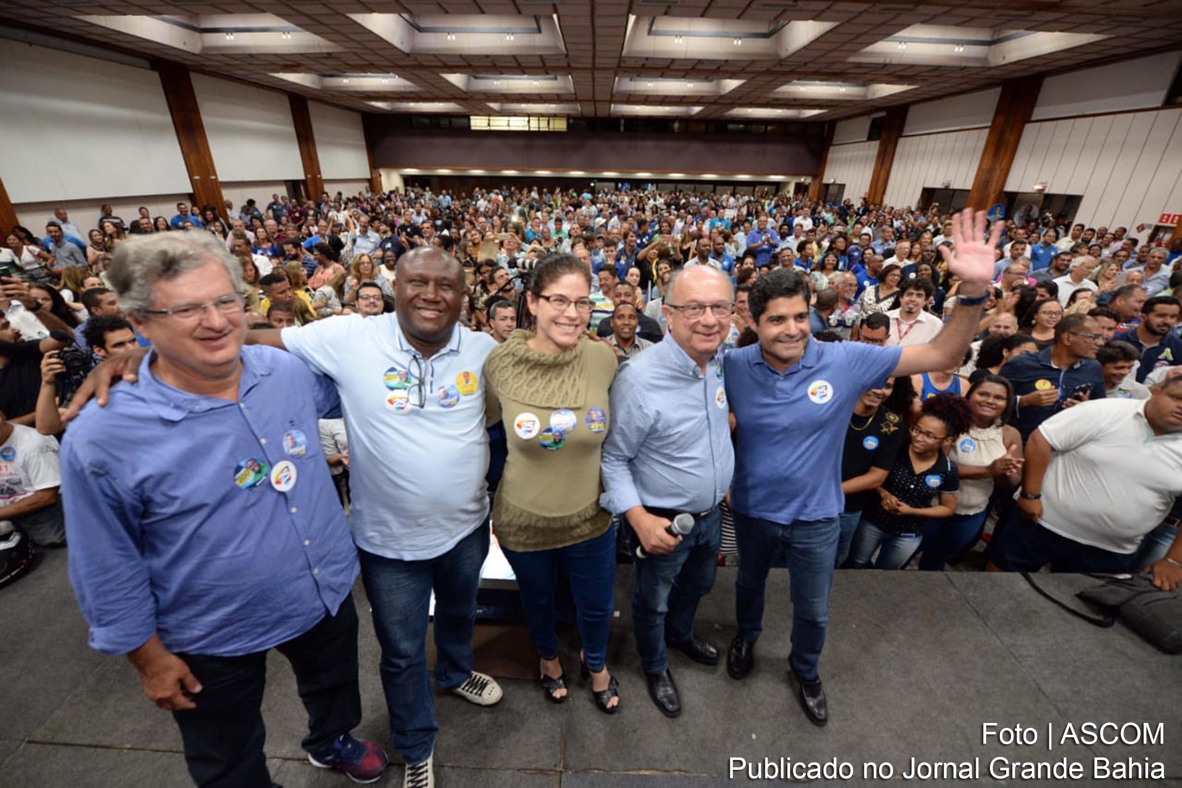 José Ronaldo, Antônio Lázaro, Mônica Bahia e Jutahy Junior e ACM Neto durante ato de campanha eleitoral, em Salvador.