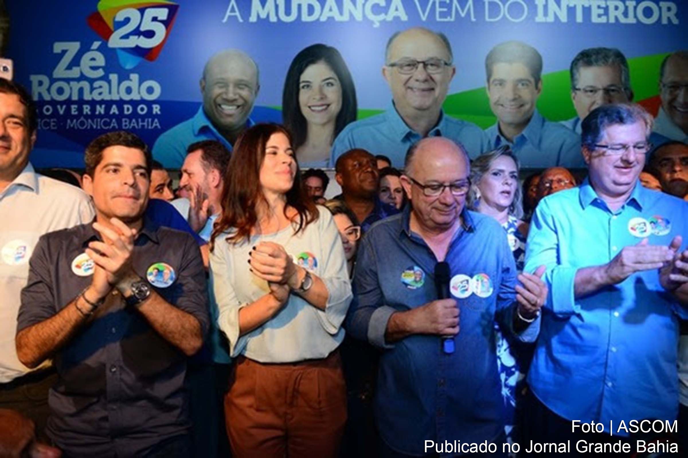 ACM Neto, Mônica Bahia, José Ronaldo e Jutahy Magalhães Junior durante ato de campanha.