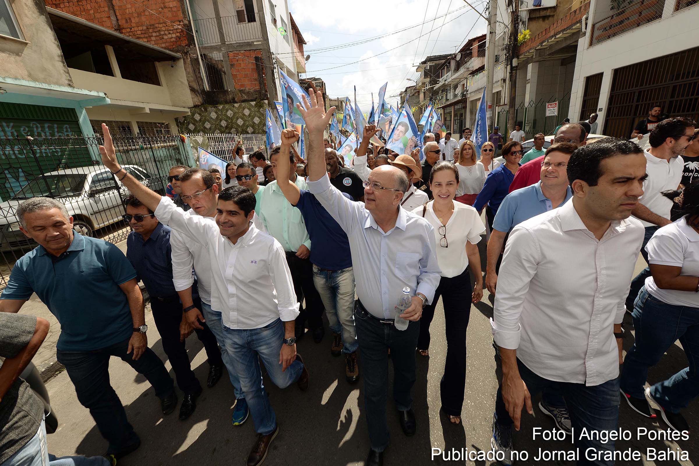 ACM Neto e José Ronaldo realizam ato de campanha.