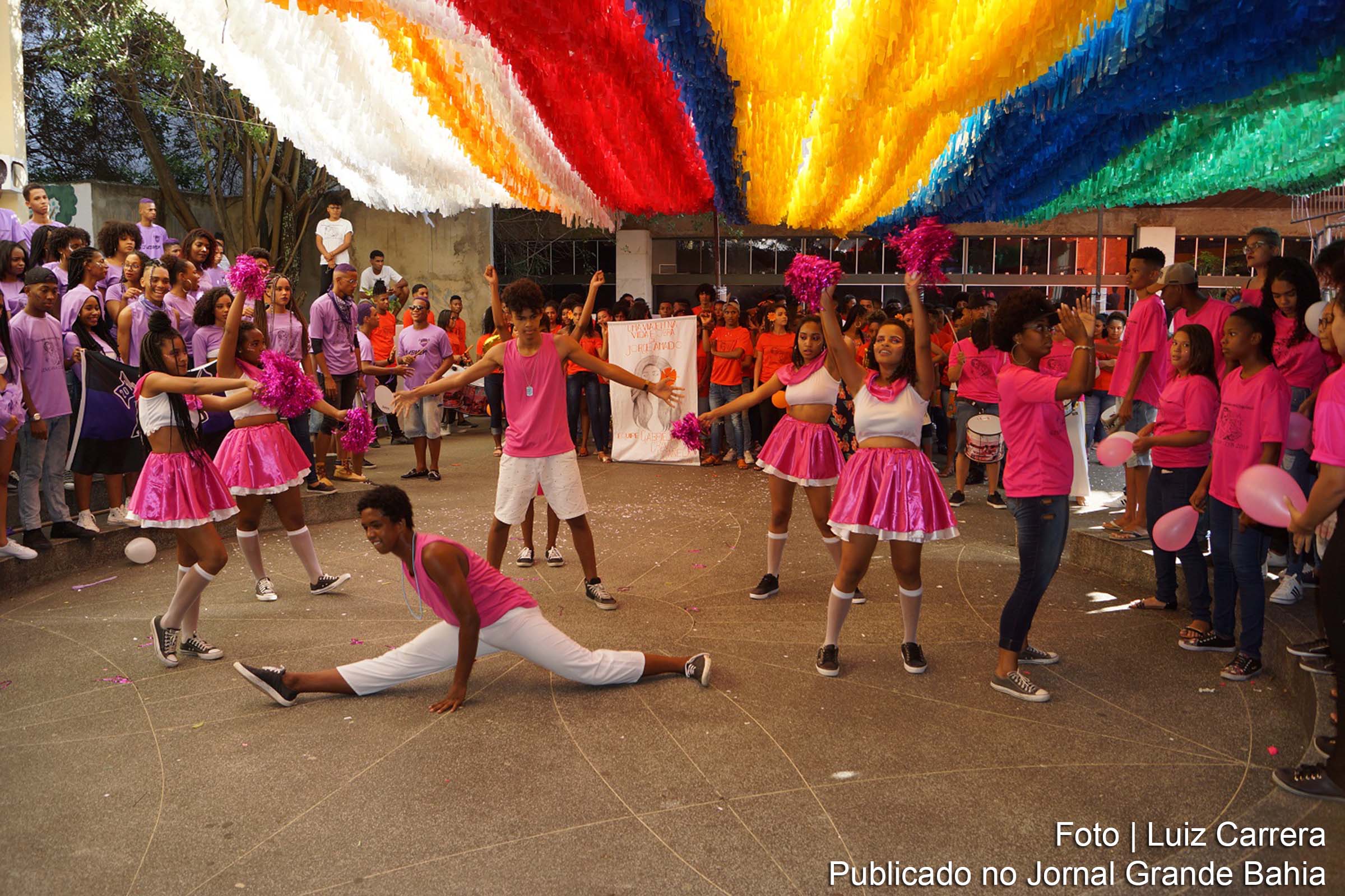 Estudantes do Colégio Estadual Senhor do Bomfim participam de atividades durante o movimento #TransformaÊ: Virada Educacional Bahia.