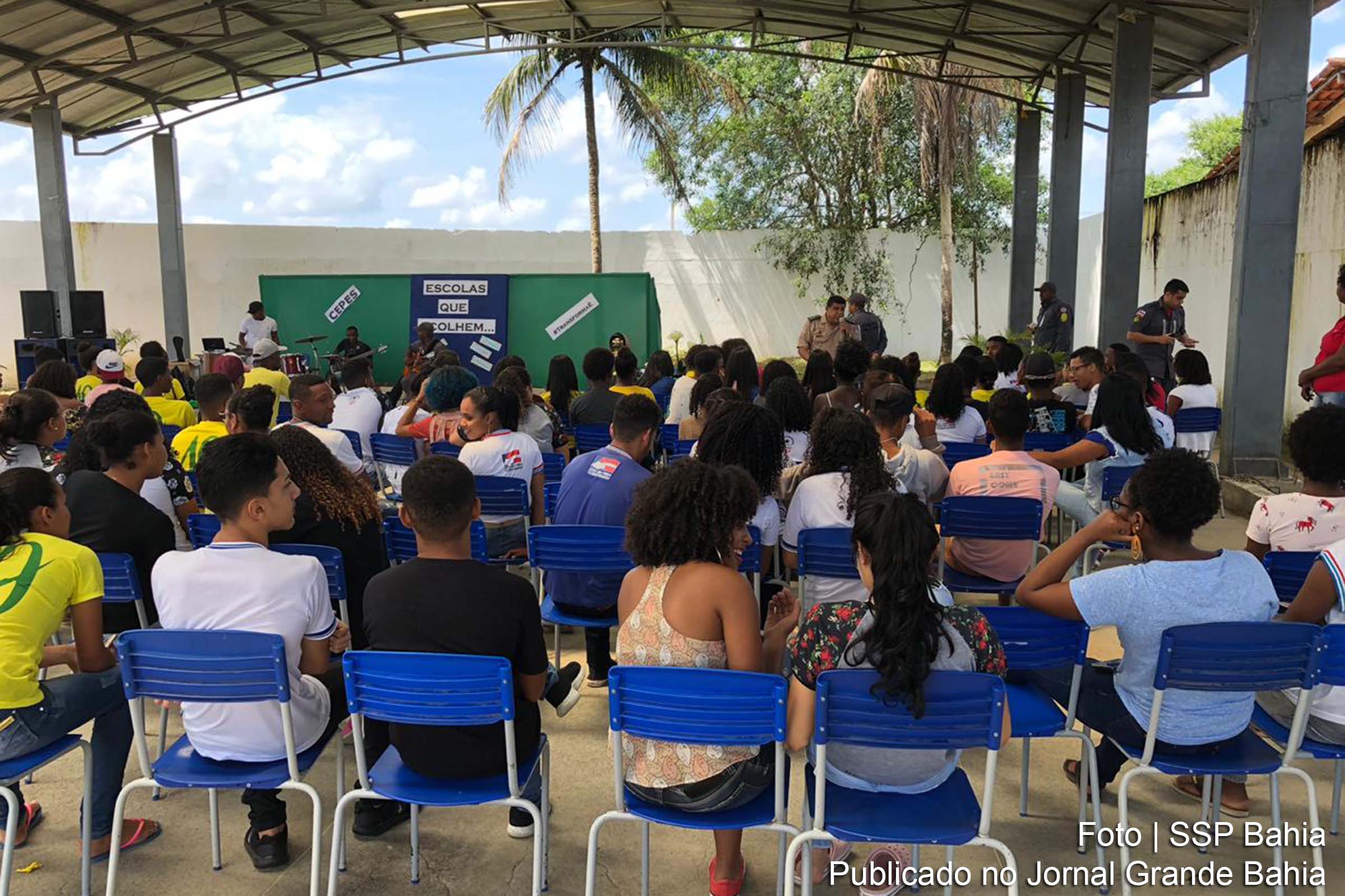 Palestra sobre Prevenção ao Suicídio é realizada no Colégio Estadual Professor Edgard Santos.