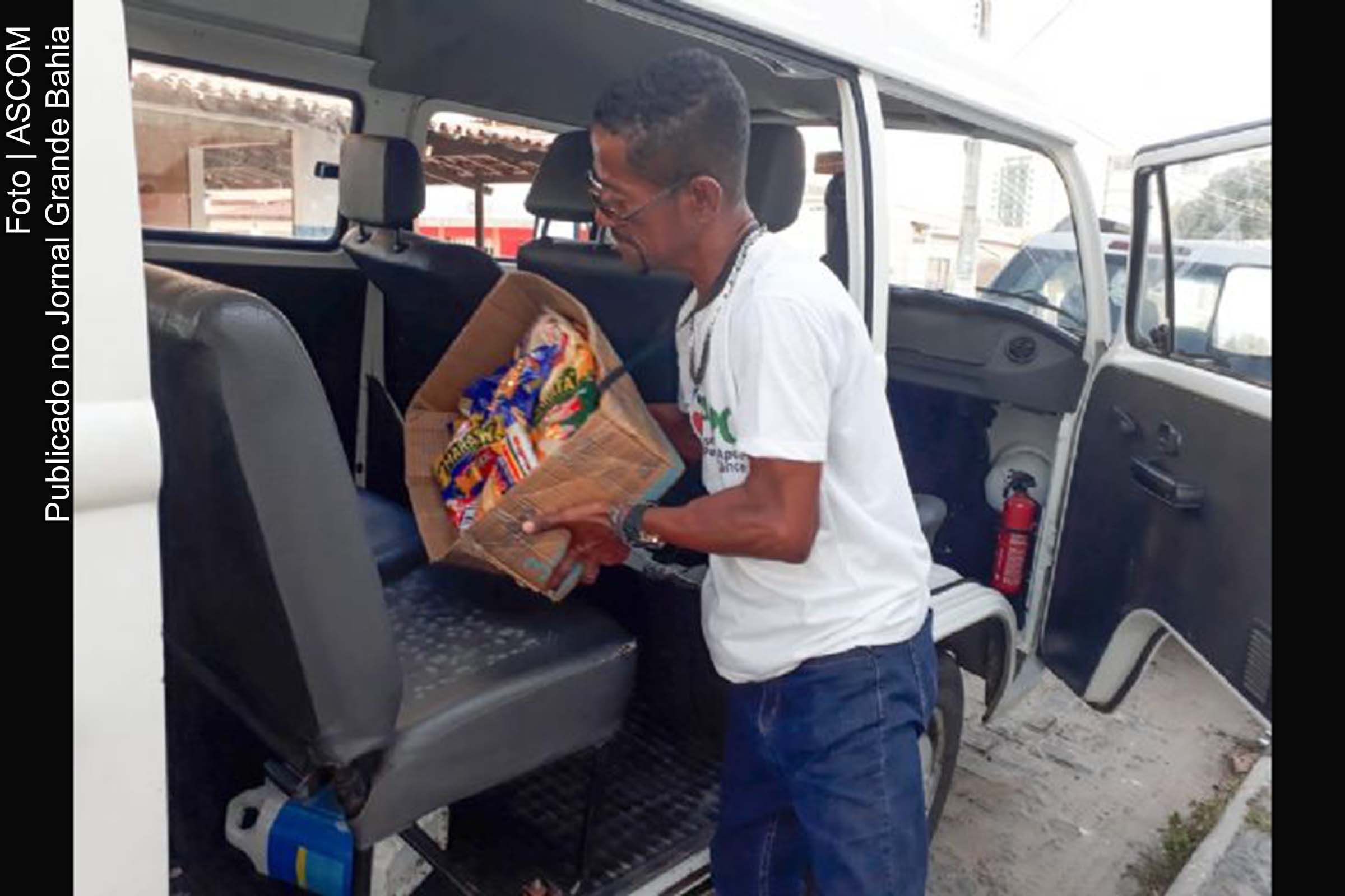 Entrega de alimentos arrecadados na Corrida Pink and Blue.