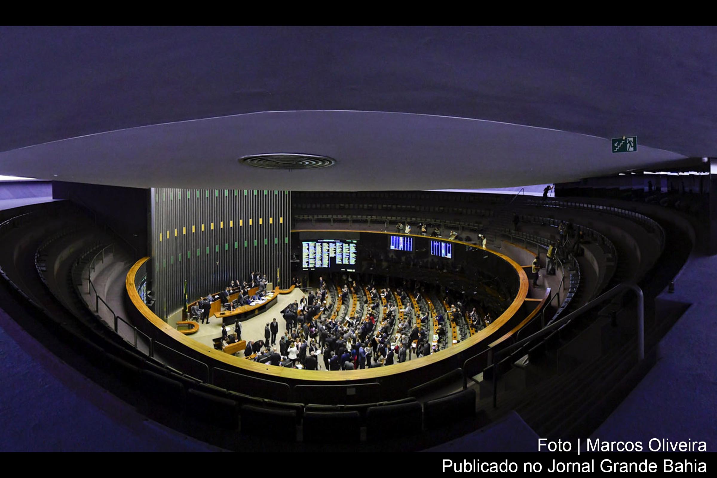 Novos parlamentares compartilham gabinete para reduzir gastos