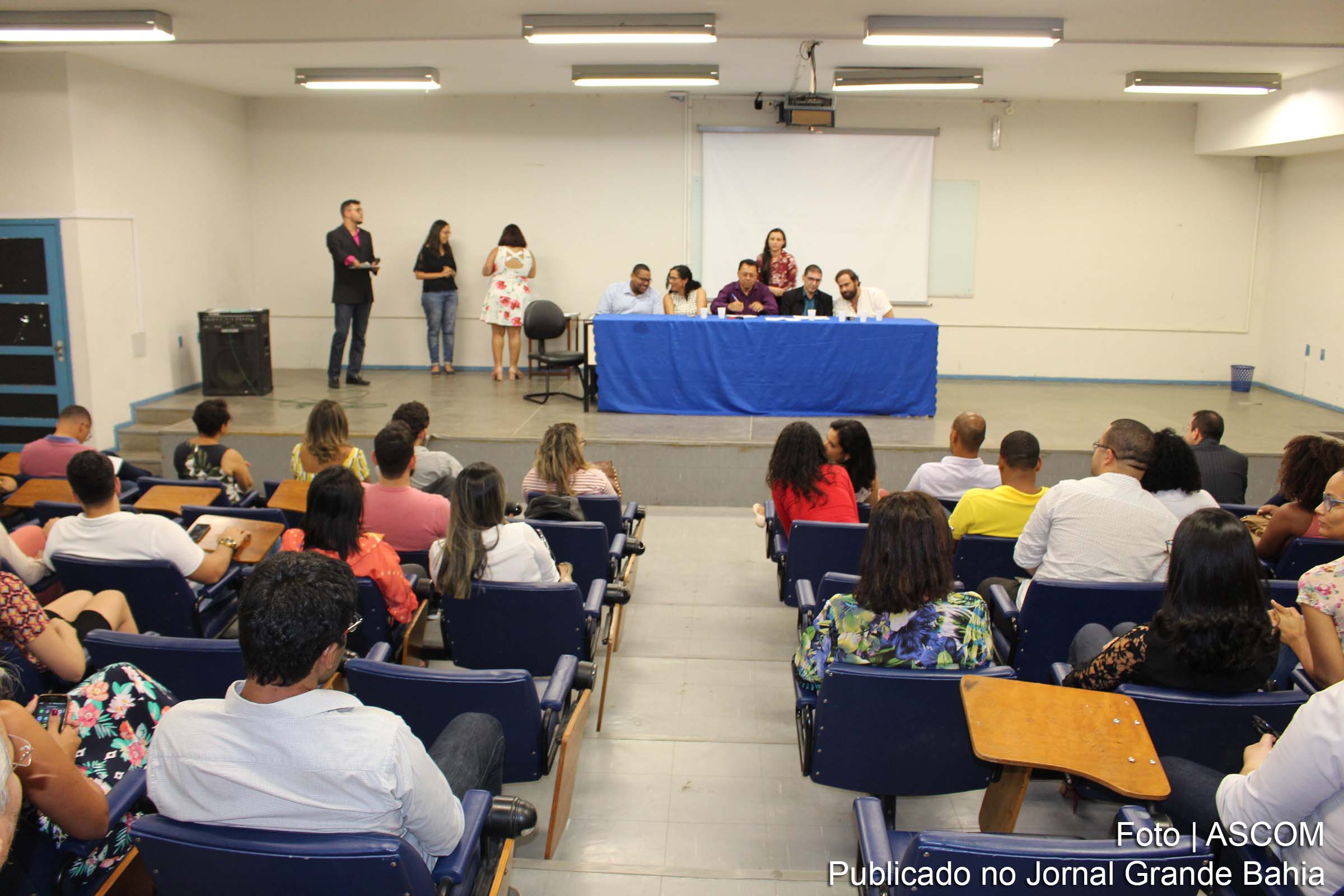 Cerimônia de posse de servidores técnicos realizada na UEFS.