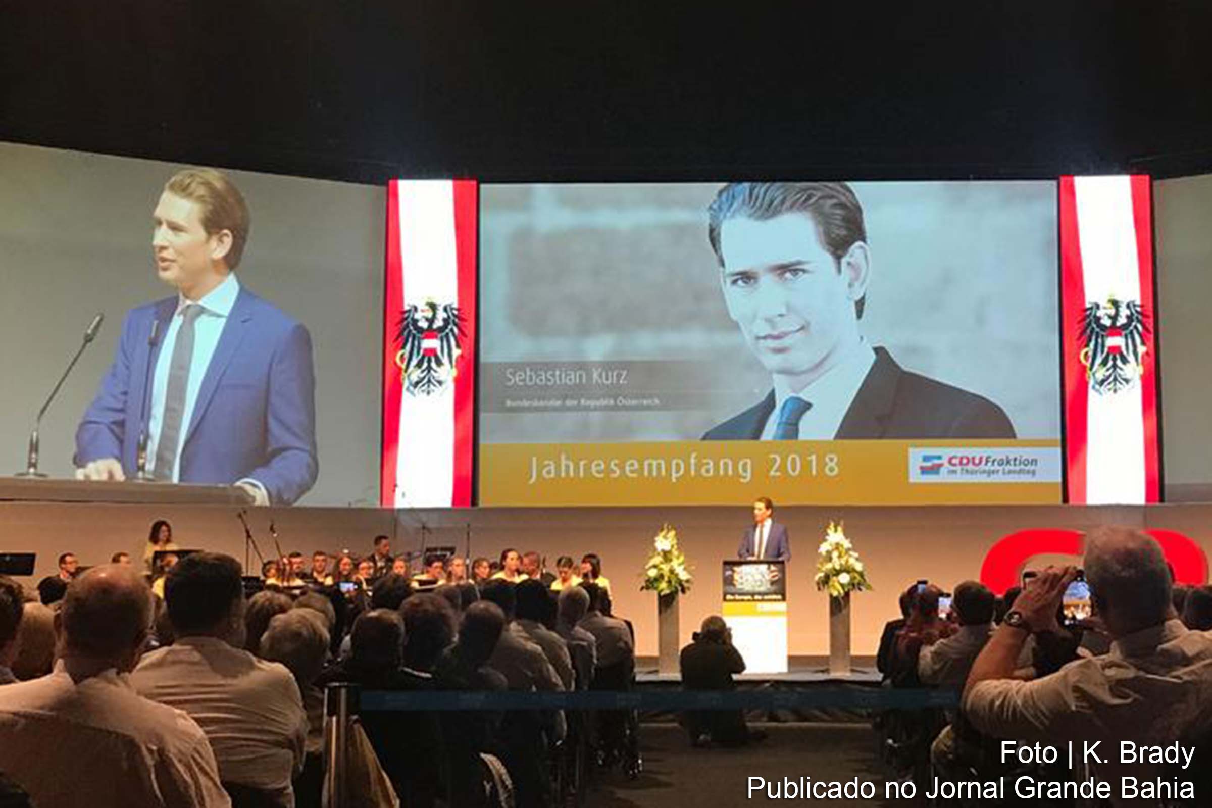 Com um posicionamento rígido anti-imigração, Kurz e sua coalizão deram uma guinada à direita na Áustria.