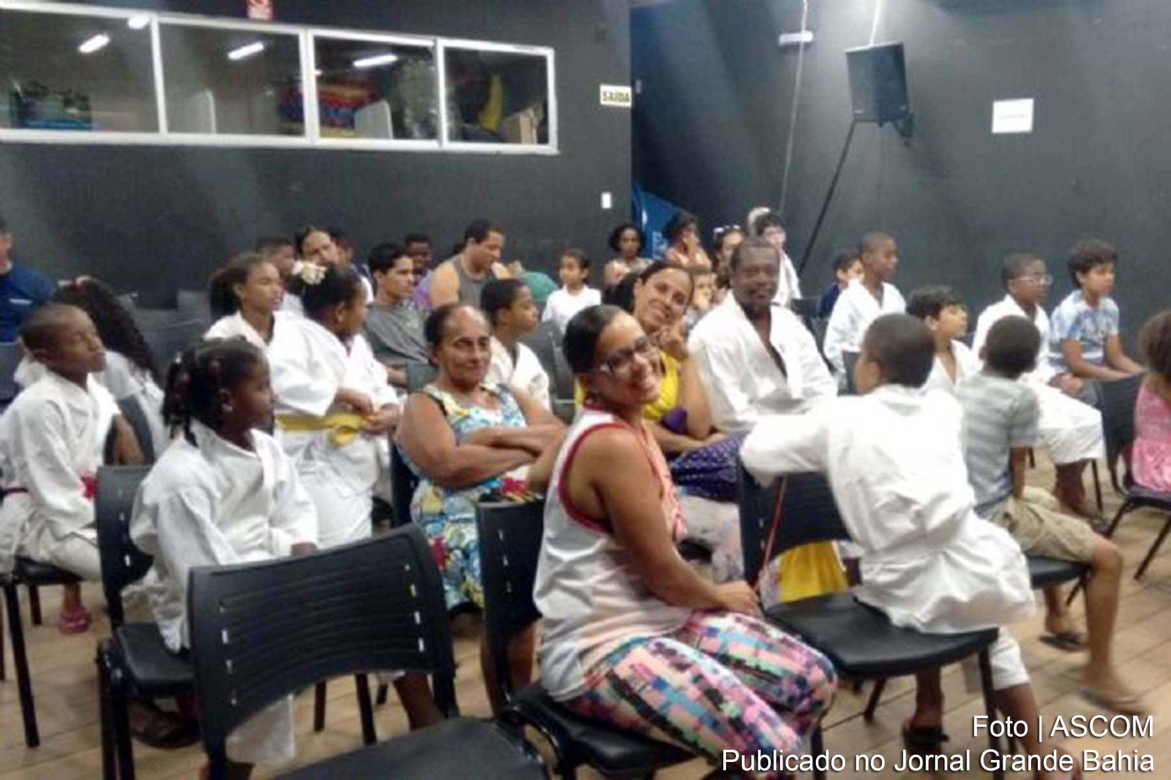 Encontro no CRAS do Bairro Jardim Acácia reúne crianças, adolescentes e pais.