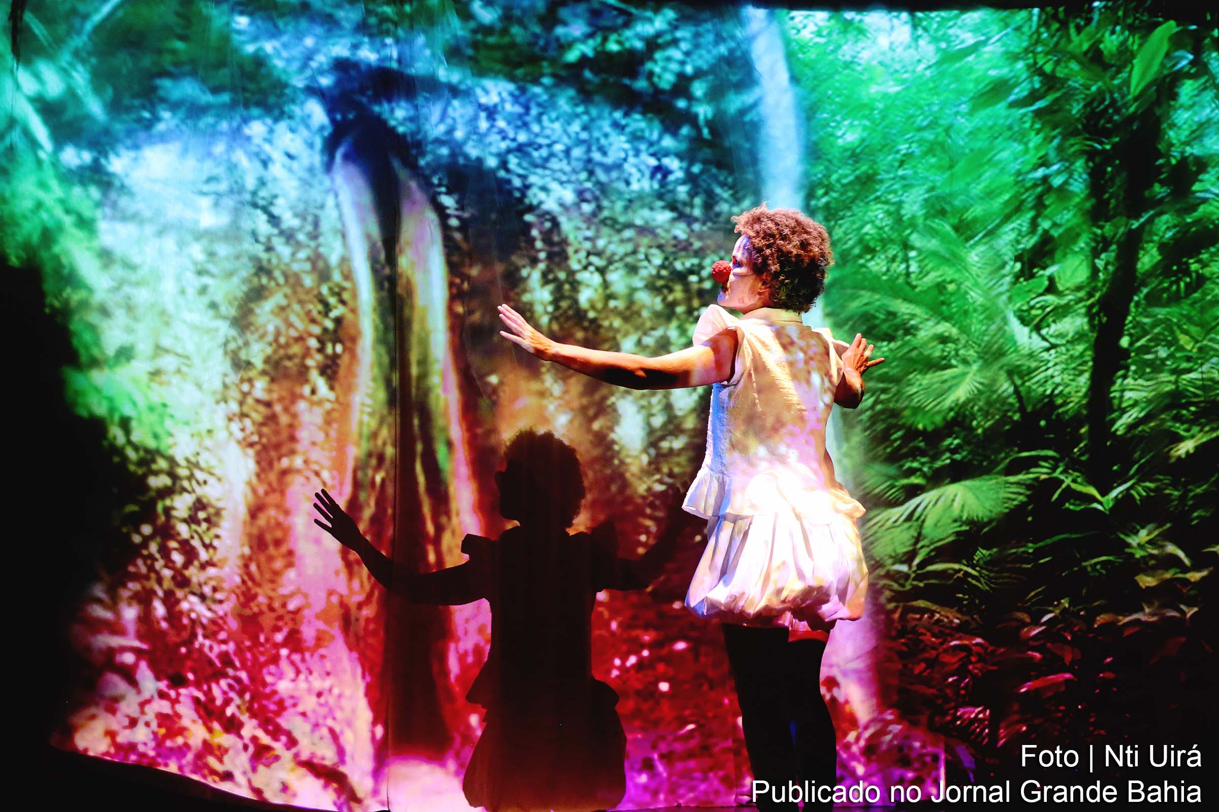 Espetáculo 'Tudo Que Você Precisa É Amor' é apresentado no Teatro Sesc Senac Pelourinho, em Salvador.
