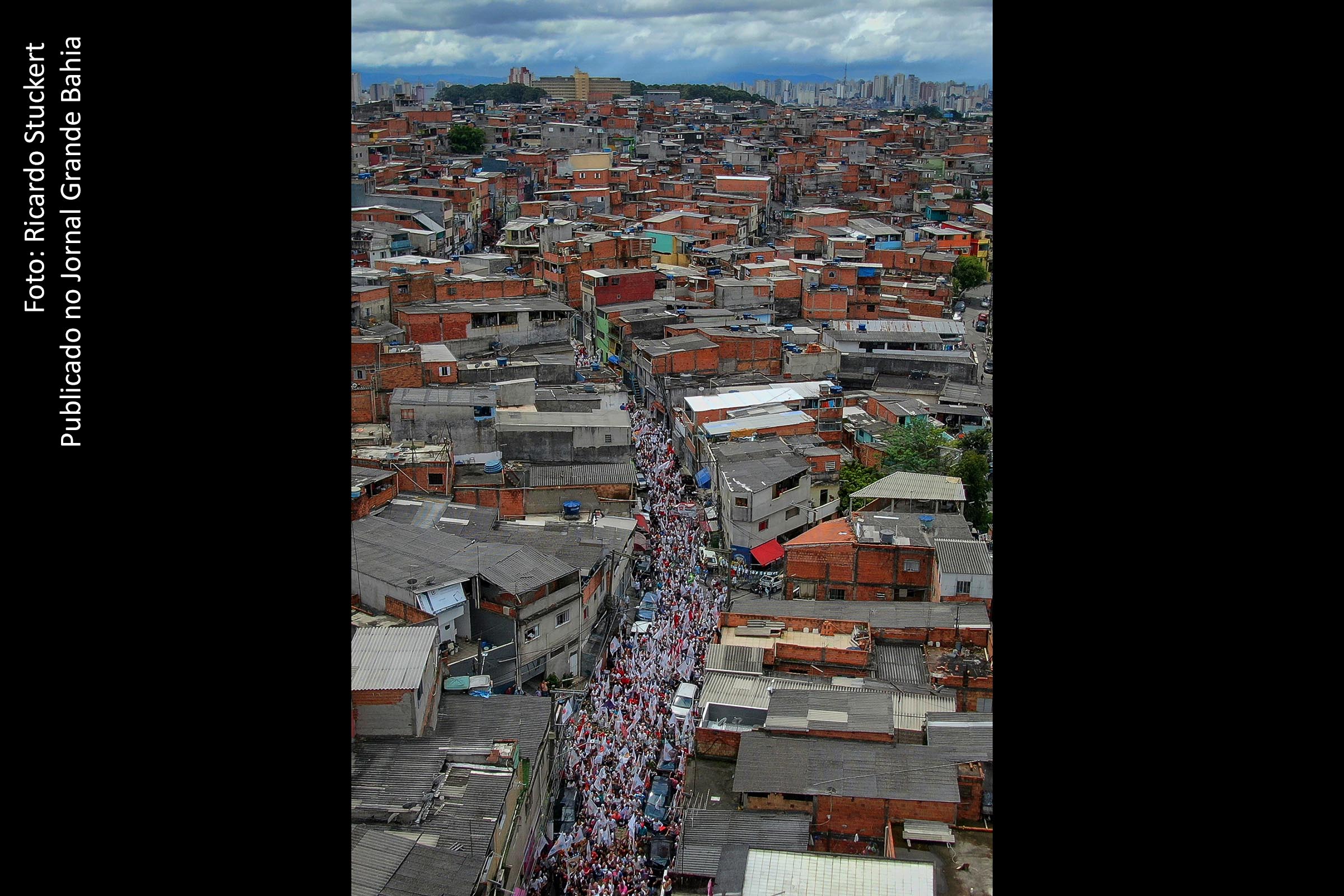 Em 27 de outubro de 2018, com apoio da CUT, Fernando Haddad realiza Caminhada pela Paz no Bairro de Heliópolis, em São Paulo. Foi o último ato de campanha do candidato petista.