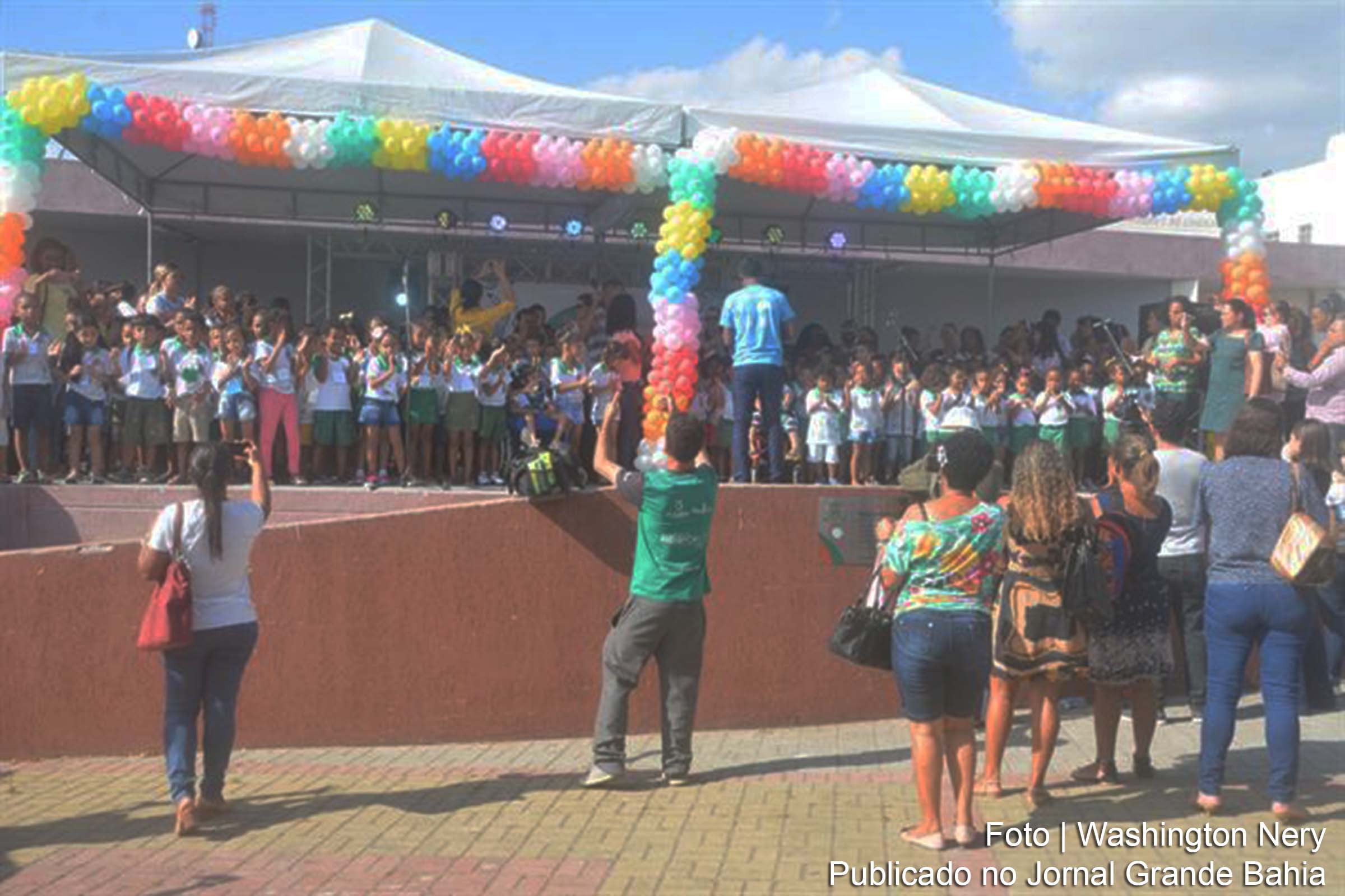 Coral de crianças da Creche Dalva Suzart abriu o II Festival Música na Escola de Feira de Santana.