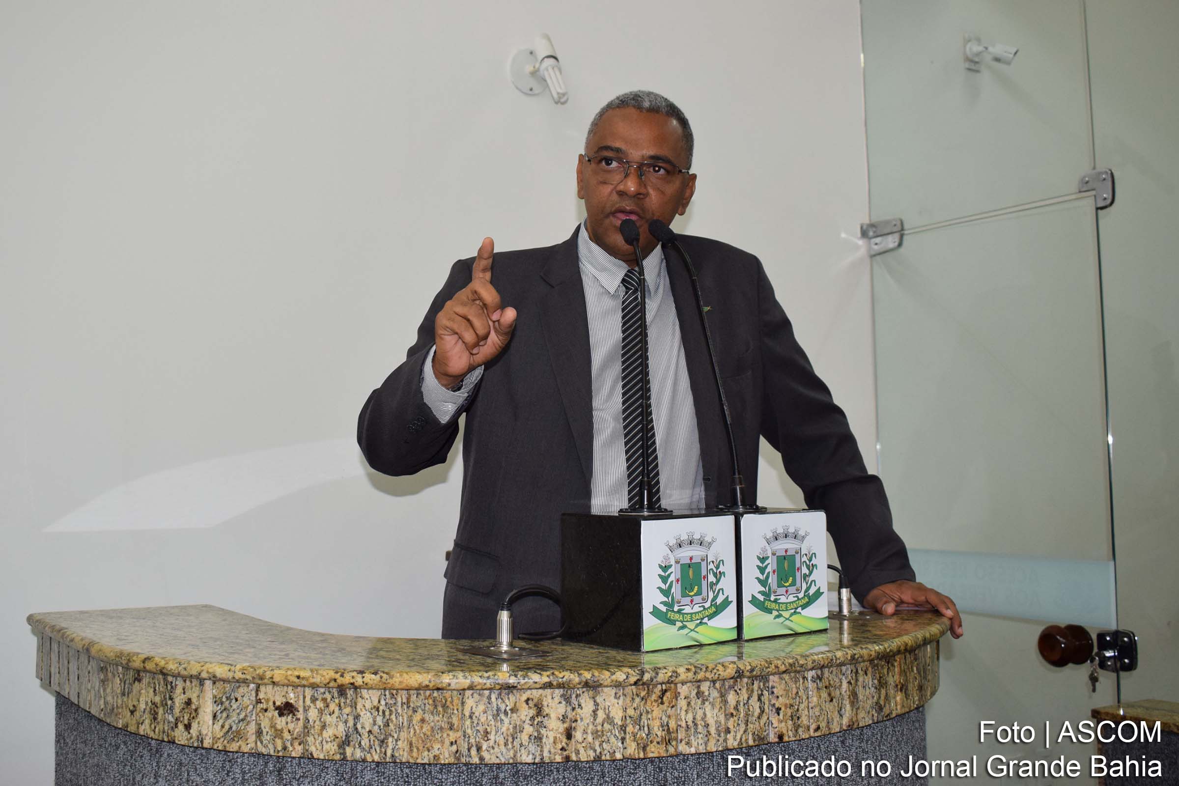 Isaías dos Santos (Isaías de Diogo): peço à Comissão de Saúde desta Casa que olhe para a situação das policlínicas da nossa cidade.