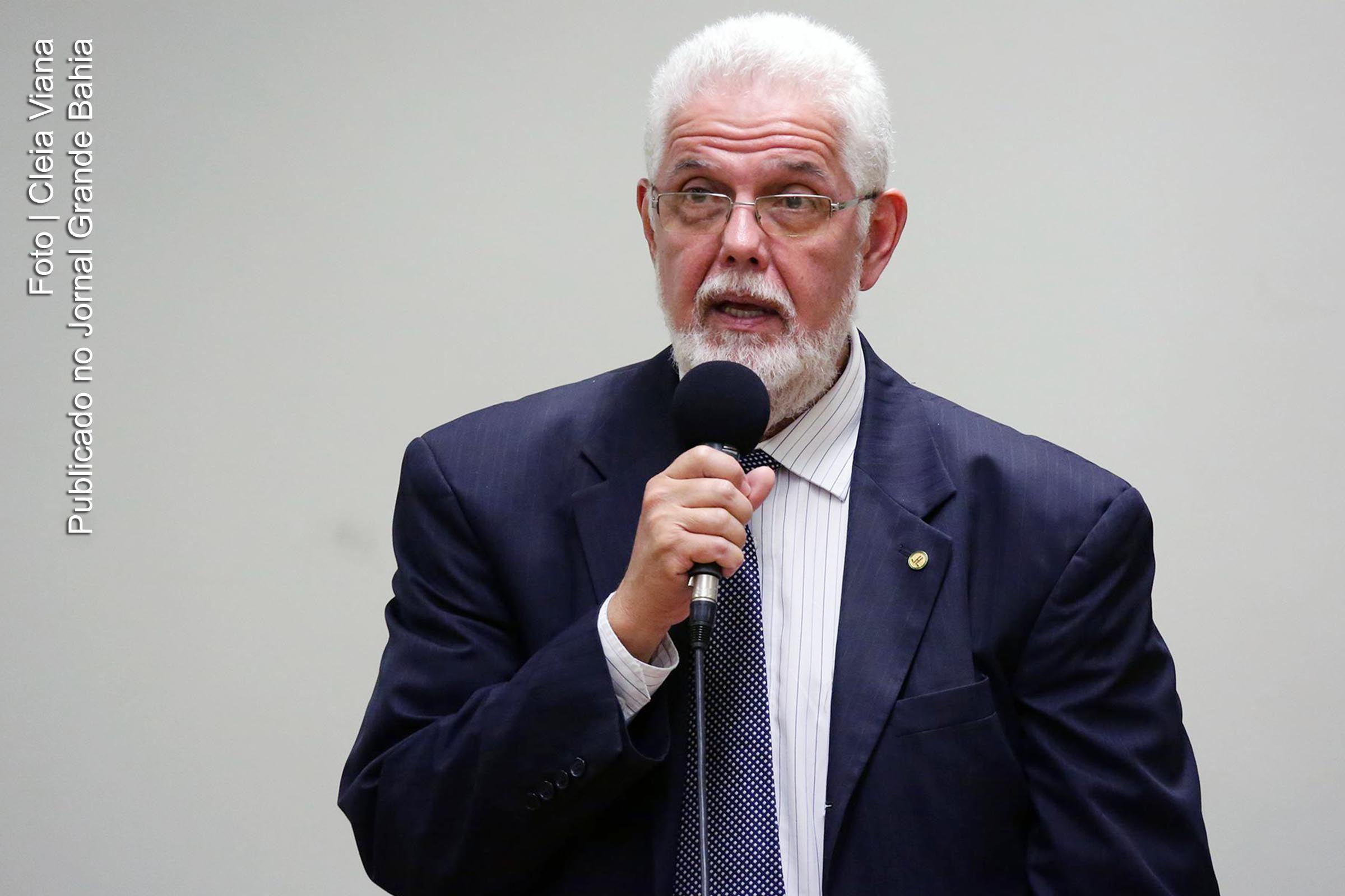 Jorge Solla: temos a noção que a partir de hoje a vida de milhares de trabalhadores rurais sem terra e índios estão em jogo, que a vida de gays, travestis, de negros da periferia, de militantes da esquerda estão em jogo.