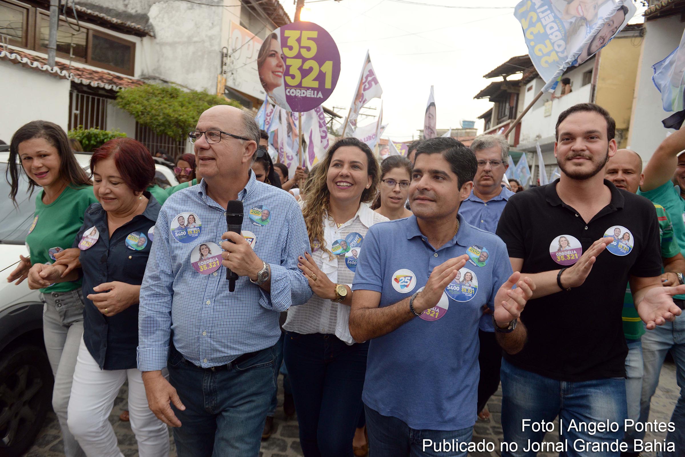 José Ronaldo e ACM Neto durante ato de campanha. Por fidelidade a Geraldo Alckmin, ACM Neto, presidente nacional do Democratas abandona campanha de José Ronaldo, candidato à governador da Bahia pelo DEM. Decisão foi tomada após candidato declarar voto em Jair Bolsonaro, durante debate na TV Bahia.