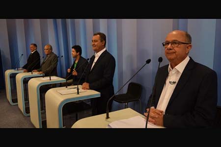 No debate eleitoral da Rede Bahia, o candidato a governador José Ronaldo (DEM) declarou seu apoio a Jair Bolsonaro (PSL), afirmando: "Domingo eu vou votar para derrotar o PT. Portanto, o voto domingo é o voto útil".