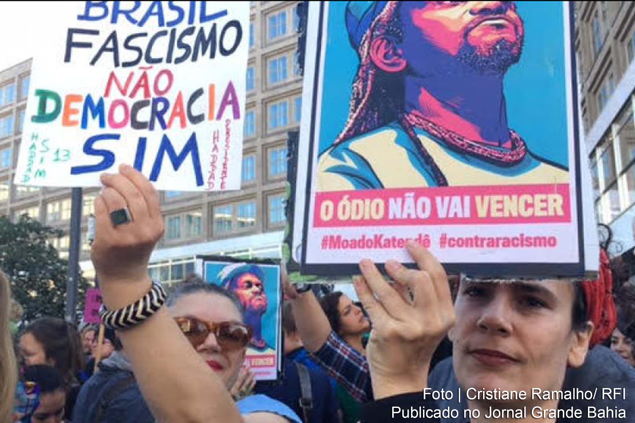 Manifestação contra o racismo e o fascismo reúne 240 mil pessoas em Berlim, Alamenha, em 13 de outubro de 2018.