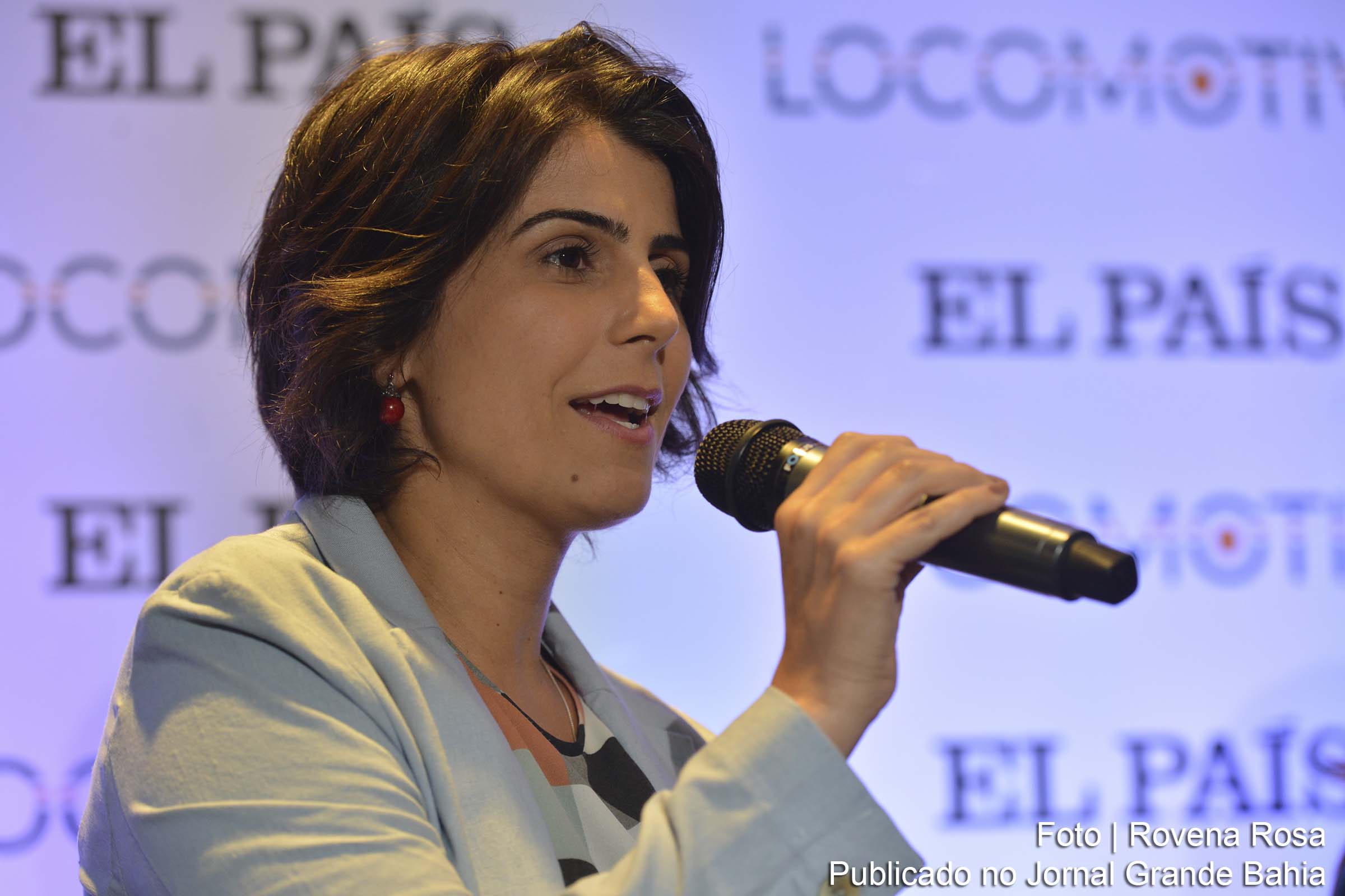 Manuela D'Ávila é vítima de "fake news".