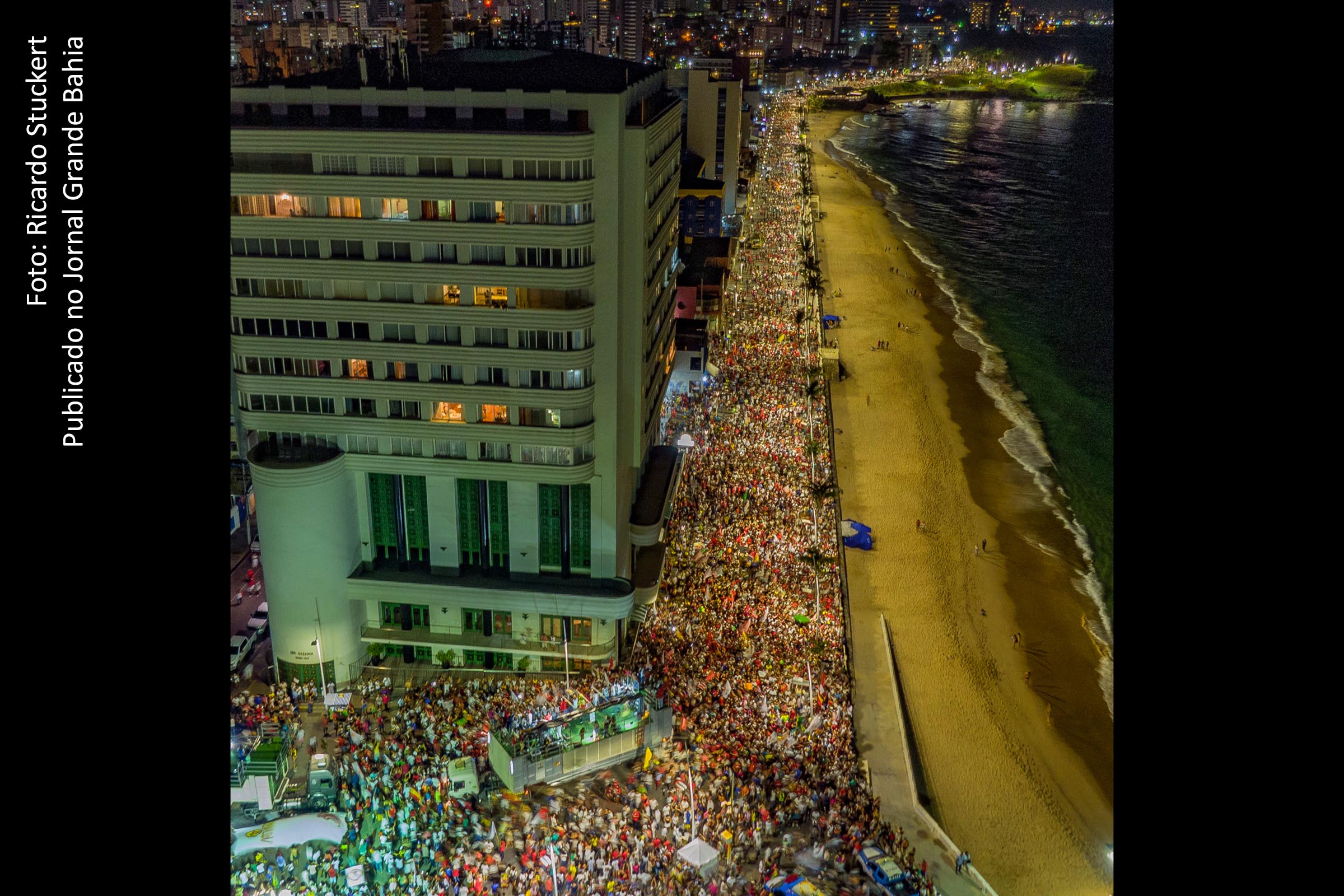 Milhares de soteropolitanos participaram de ato em defesa de Fernando Haddad presidente da República, na sexta-feira (26/10/2018). Em Salvador, Fernando Haddad obteve 985.532 votos, o equivalente a 68,59% dos votos válidos e Jair Bolsoanro obteve 451.273 votos, o equivalente a 31,41% dos votos válidos.