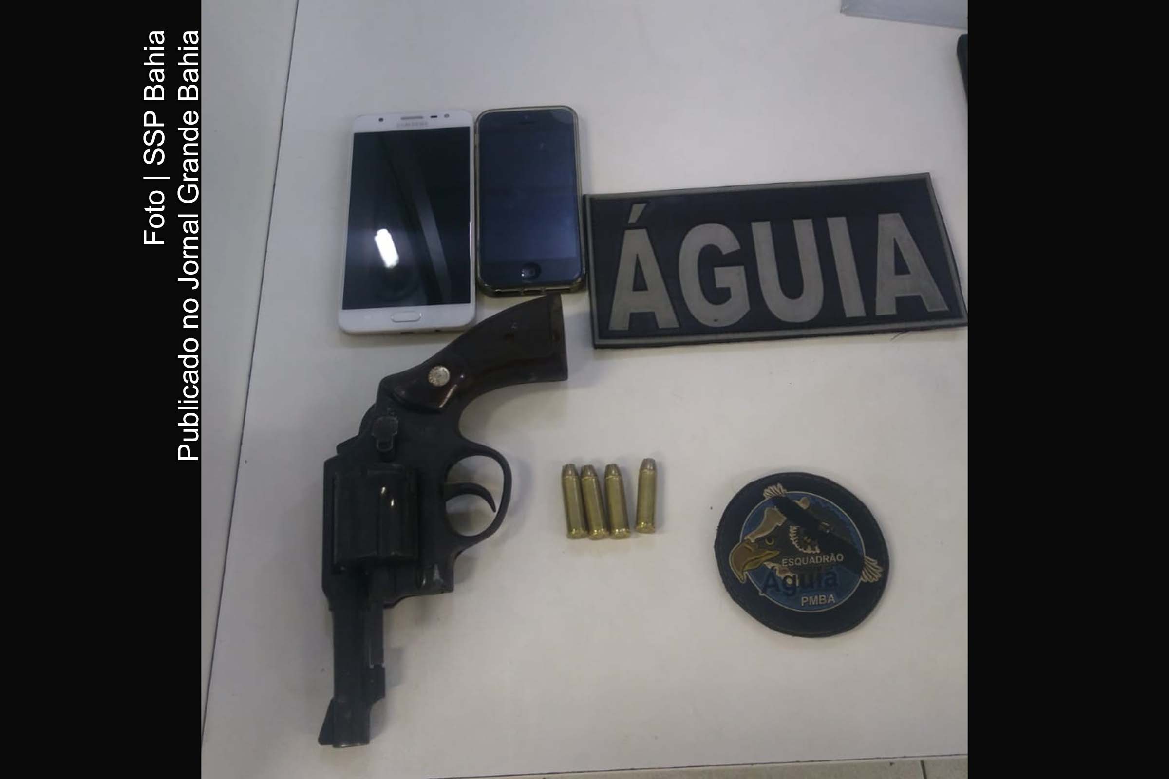 Policiais apreendem aparelhos celulares, revólver calibre 38 e munições.