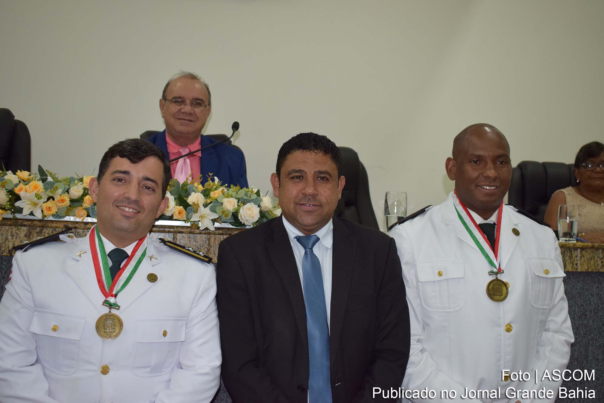 Subtenente PM Anderson Ferreira e o Tenente PM David Nero são homenageados com a Comenda Maria Quitéria na Câmara Municipal.