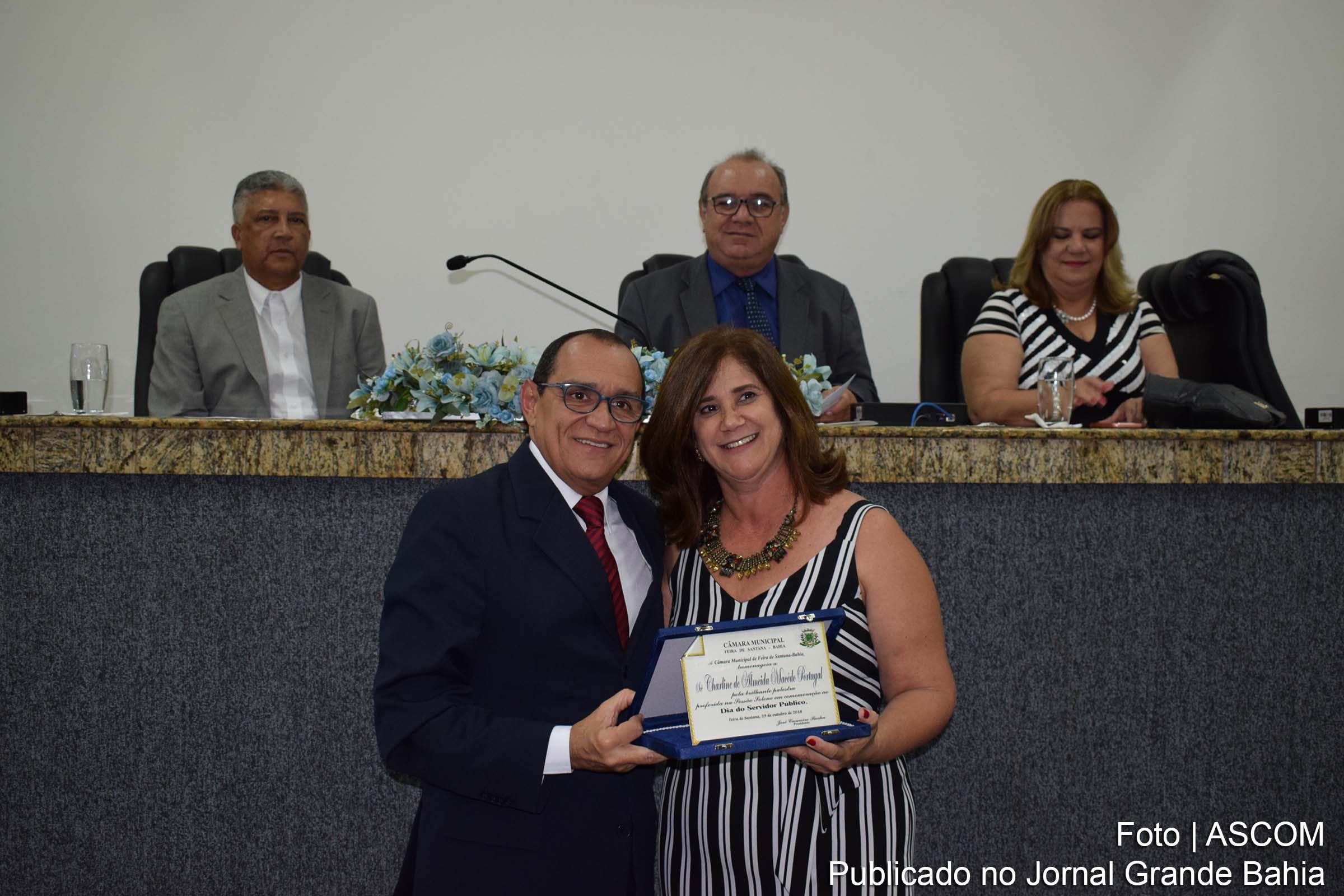 Sessão solene em homenagem ao Dia do Servidor é realizada na Câmara Municipal.