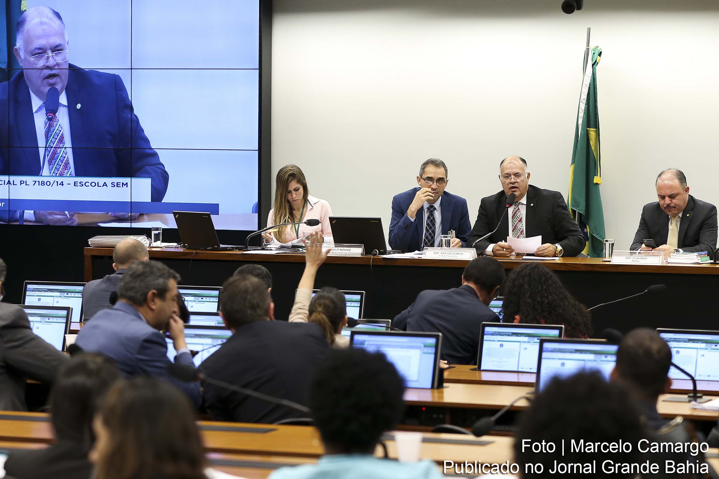 Discussão sobre Escola sem Partido é novamente suspensa na Câmara dos Deputados; Projeto viola direitos fundamentais, é inconstitucional, resultante de ser vulgar tipo mentecapto