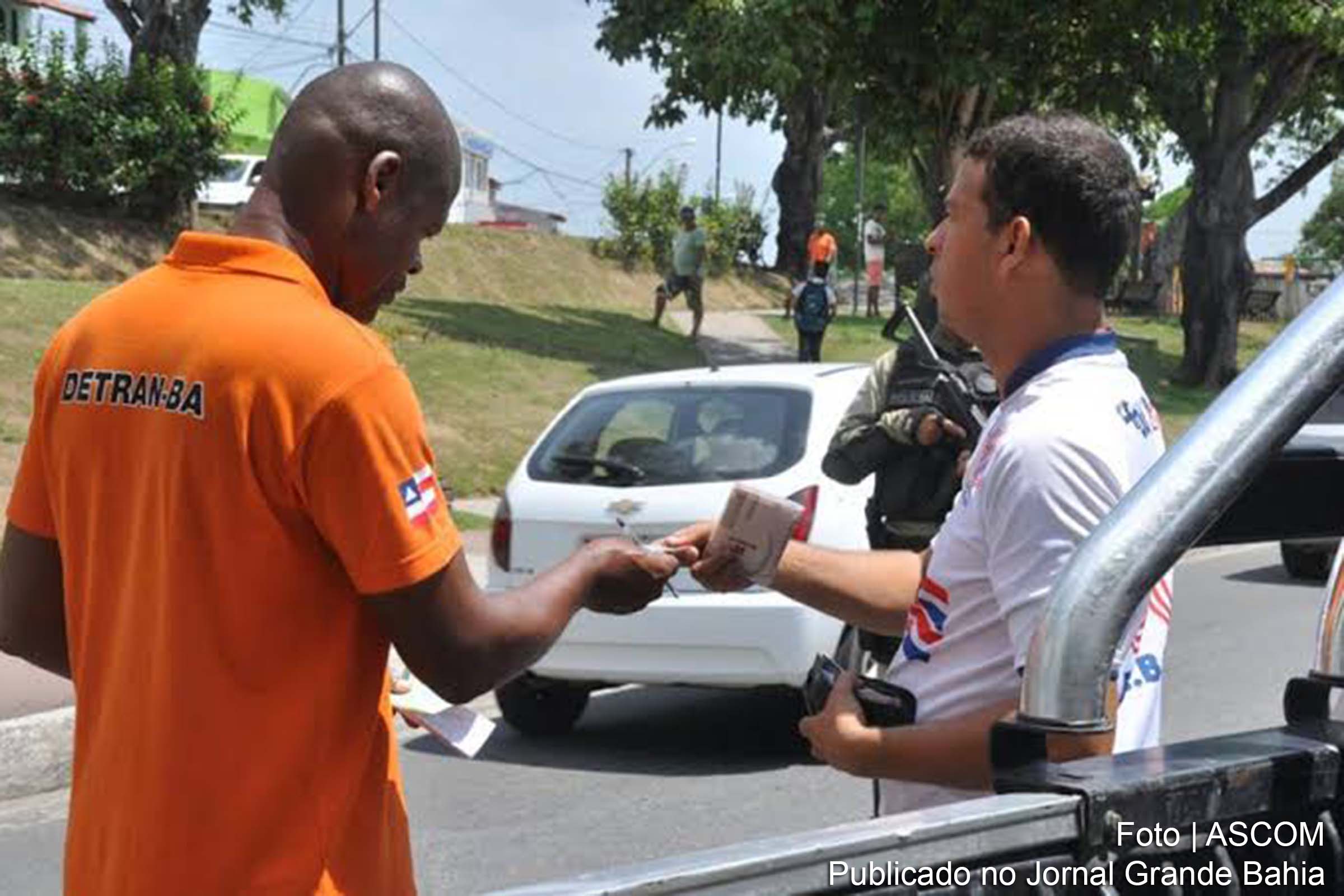 DETRAN Bahia destaca importância de verificação da documentação dos veículos.
