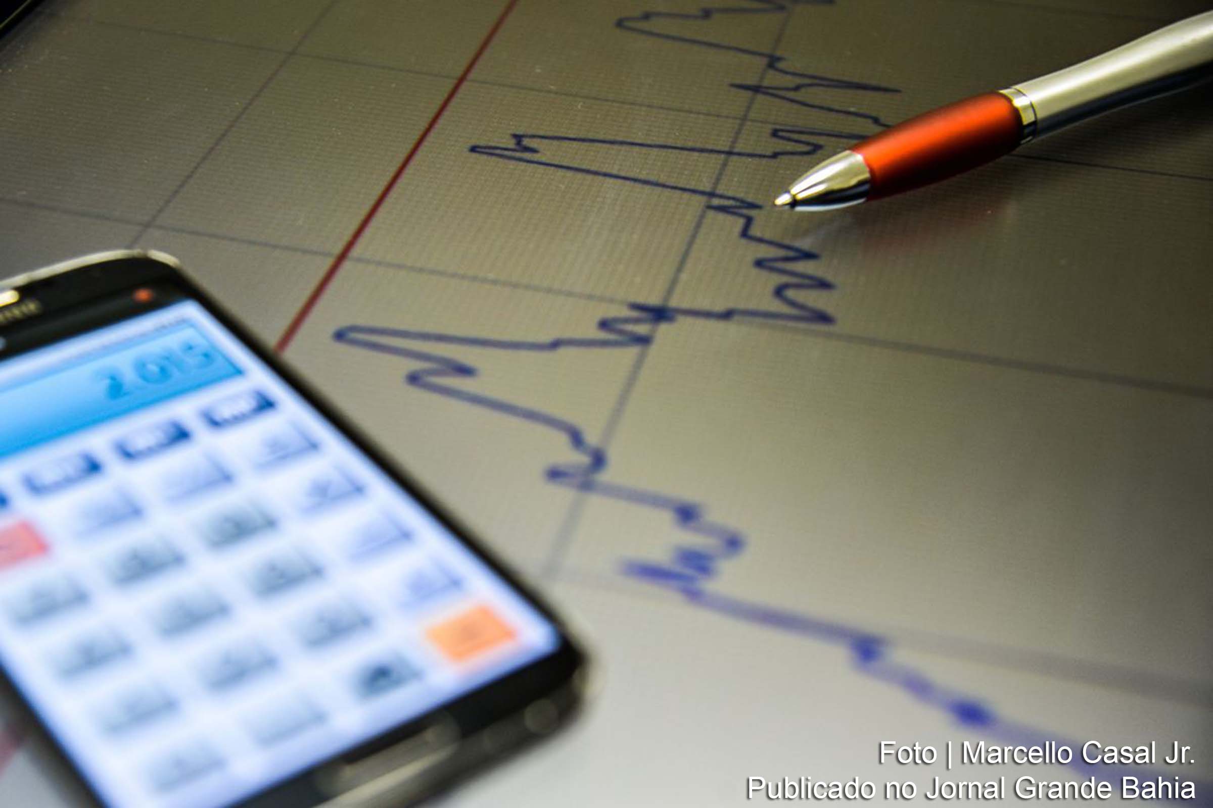 Endividamento interno e externo do Brasil, teve queda de 0,44% e passou de R$ 3,779 trilhões em setembro para R$ 3,763 trilhões em outubro de 2018.