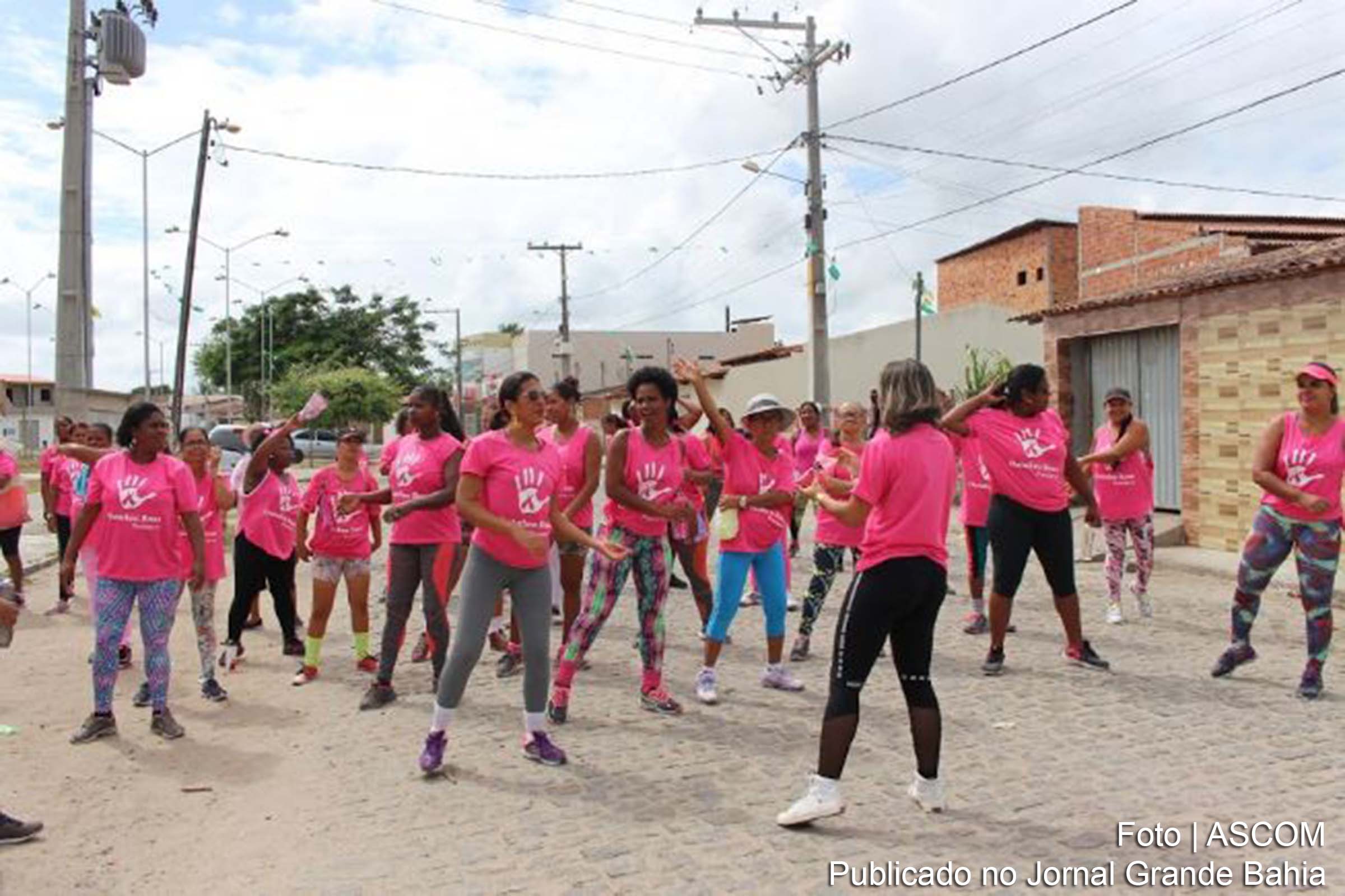 Caminhada pelas ruas do Bairro Aviário encerra programação do Outubro Rosa.