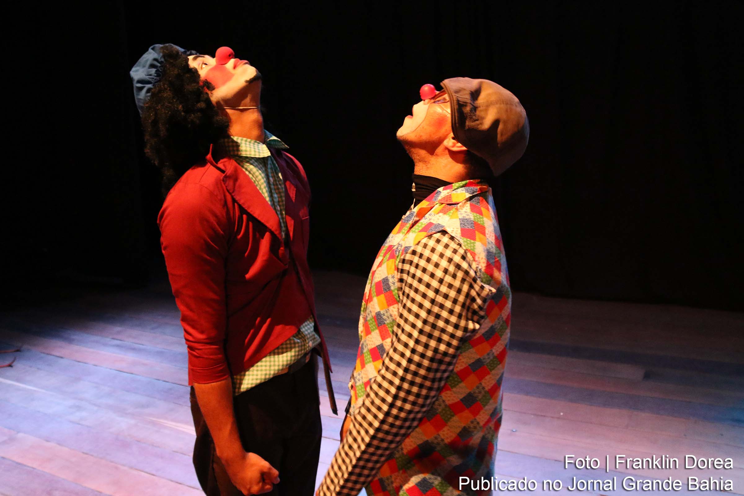 Grupo de Teatro ‘Eureka’ se apresenta em Porto Seguro com o espetáculo infantil O Palhaço quer ir ao céu.