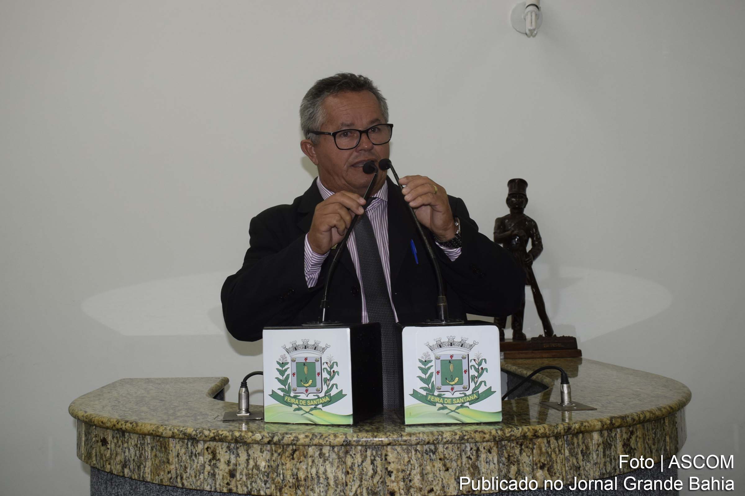José Menezes (Zé Filé): ouvi atentamente o colega Gilmar Amorim tratar sobre a questão da passarela Conceição Lobo. Lembro-me que no dia 6 de junho, o prefeito Colbert Martins anunciou que a conclusão das obras seria em 60 dias.