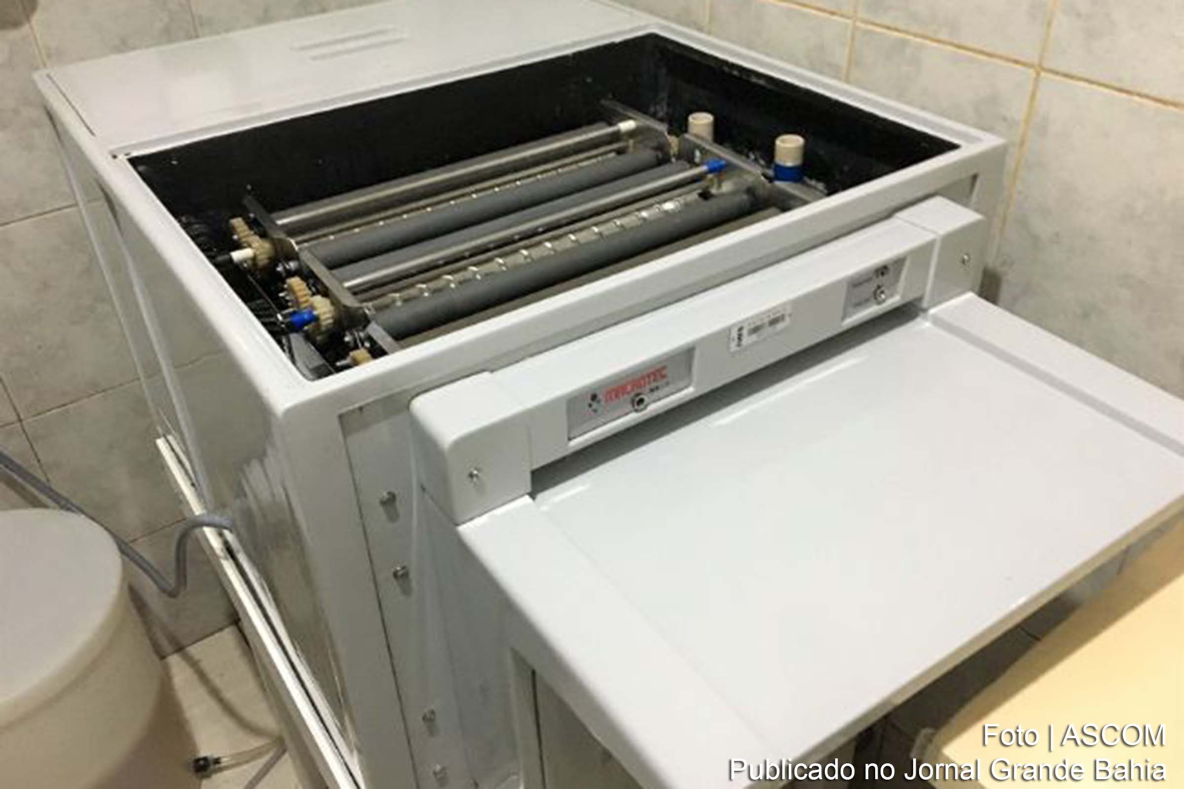 Máquina processadora de filmes radiográficos do CMDI passa por manutenção corretiva.