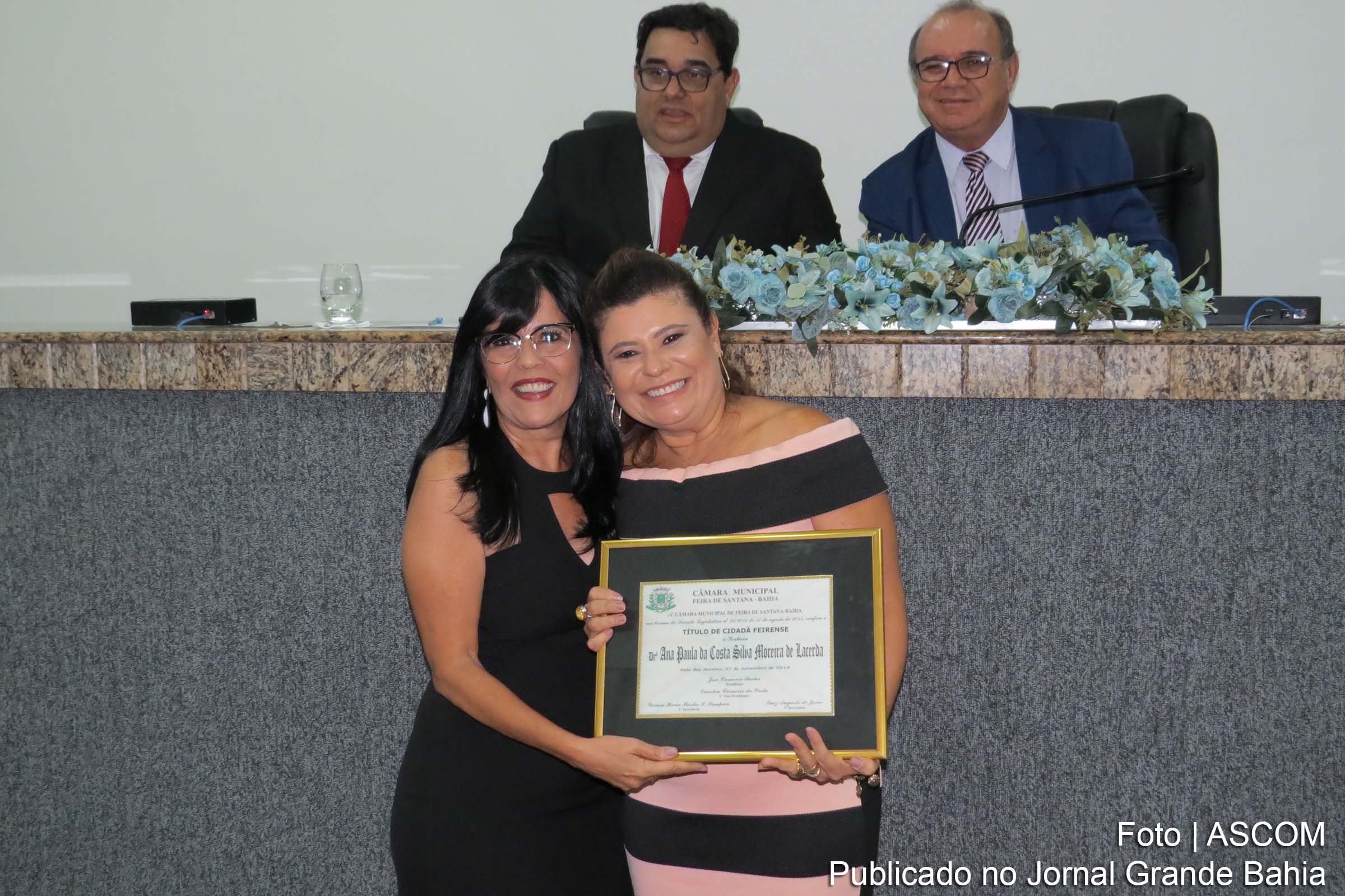 Ana Paula Lacerda recebe recebe Título de Cidadã Feirense na Câmara Municipal.